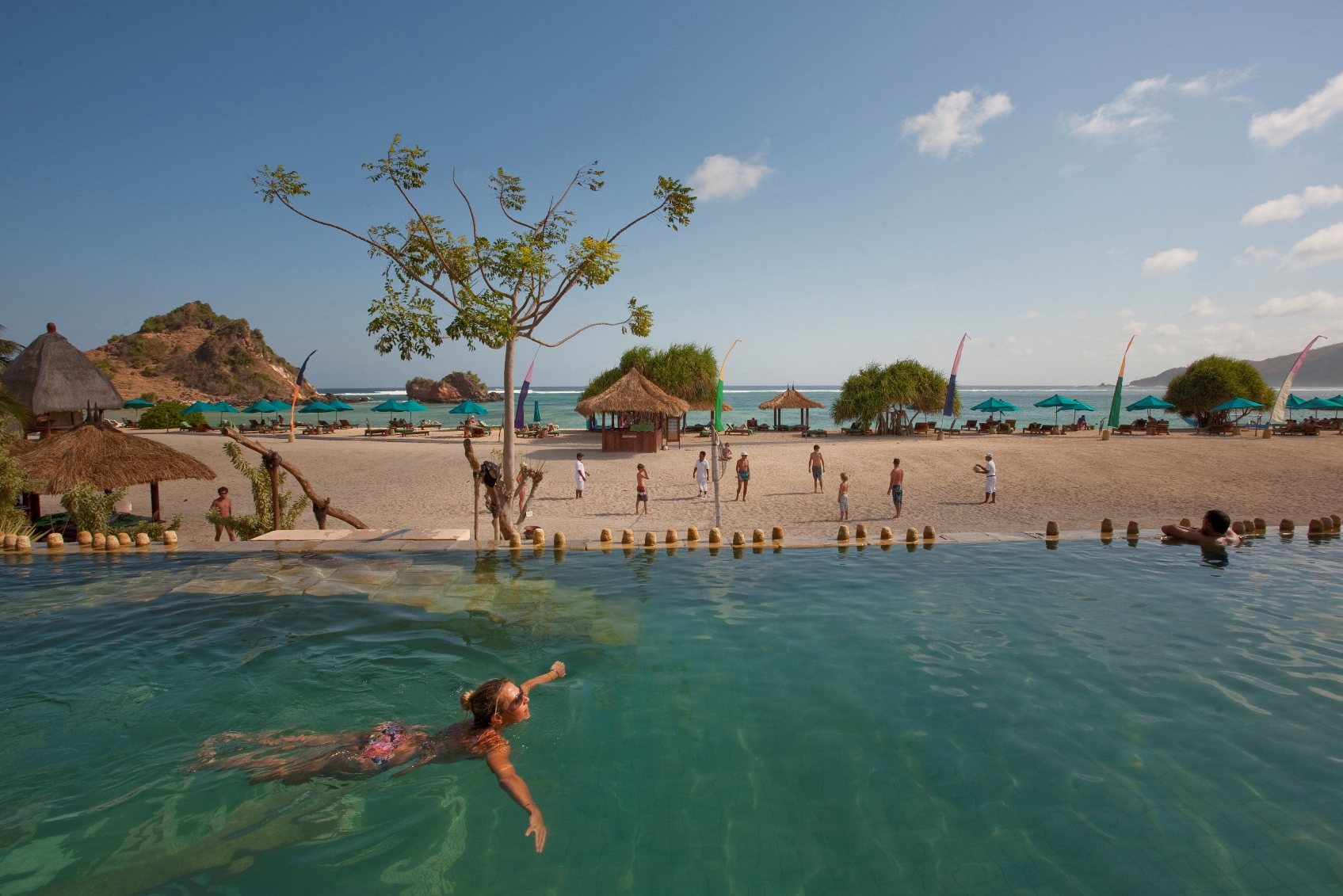Zwembad van Novotel resort Sasak in Indonesie Lombok Kuta