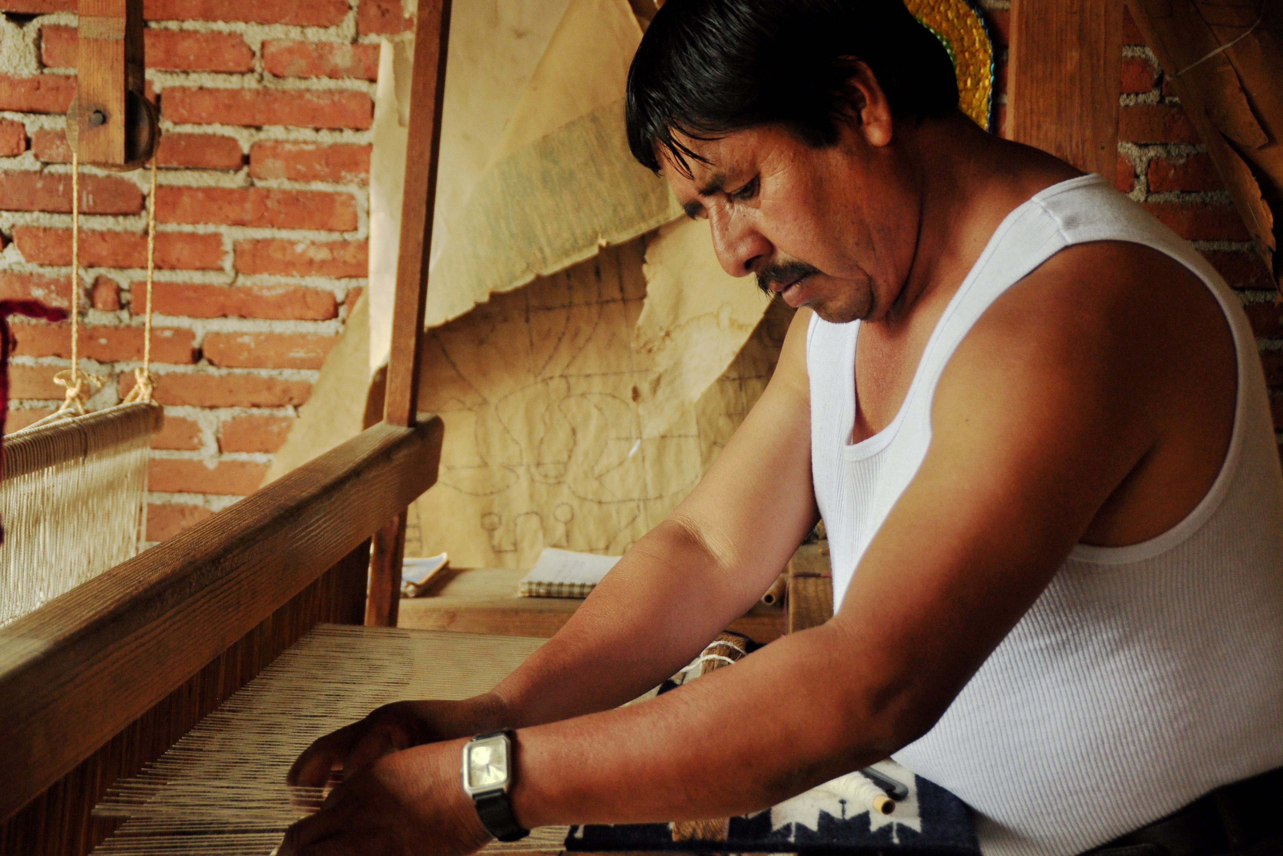 mexico-oaxaca-teotitlan-ambachtsman-weven