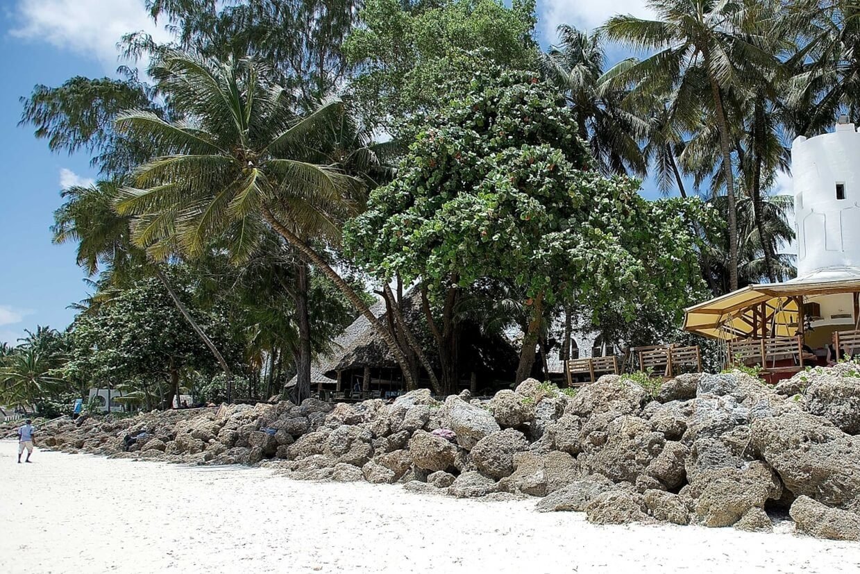 Strand van Bamburi Beach in Kenia