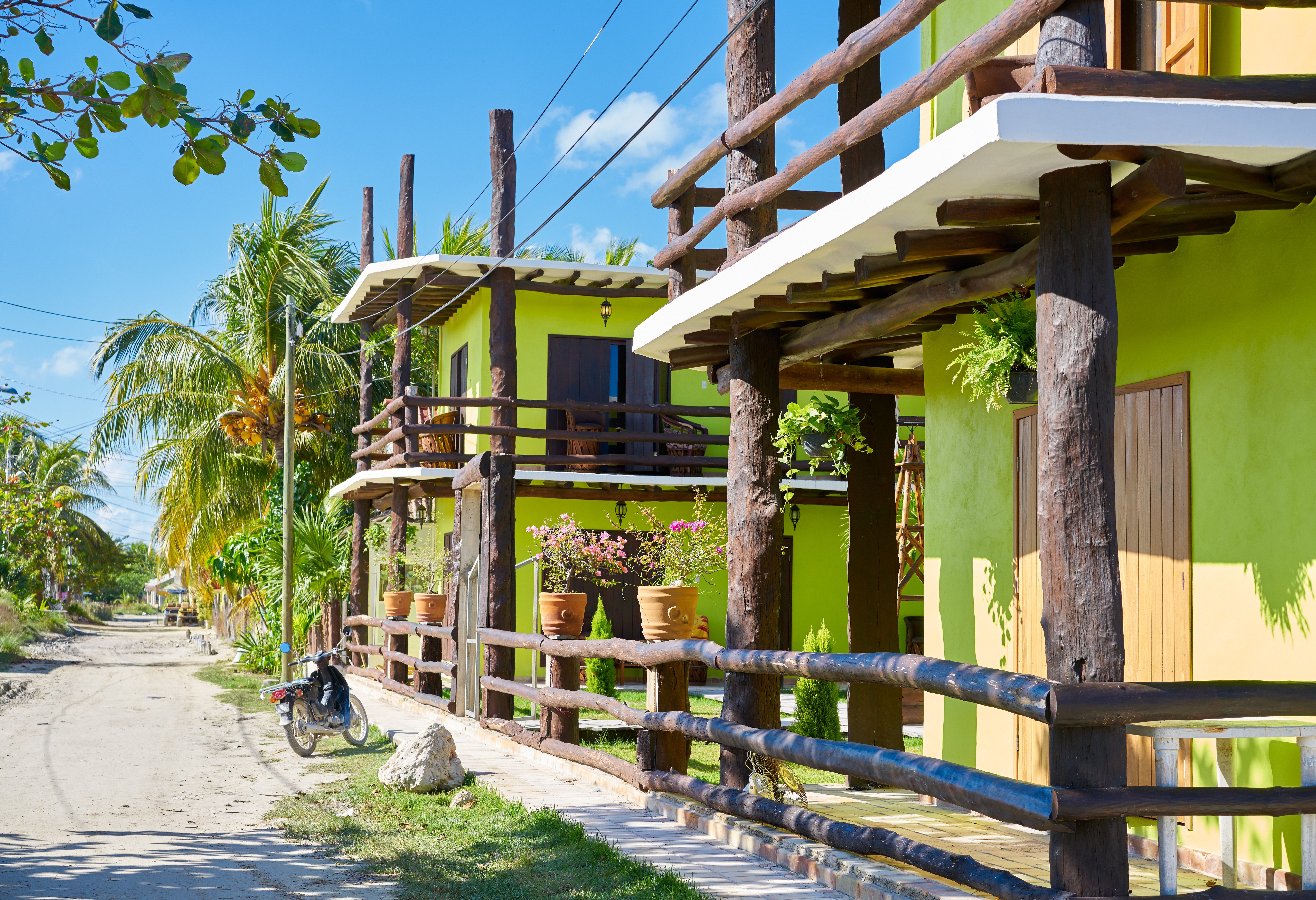 mexico-isla-holbox-kleurige-huisjes