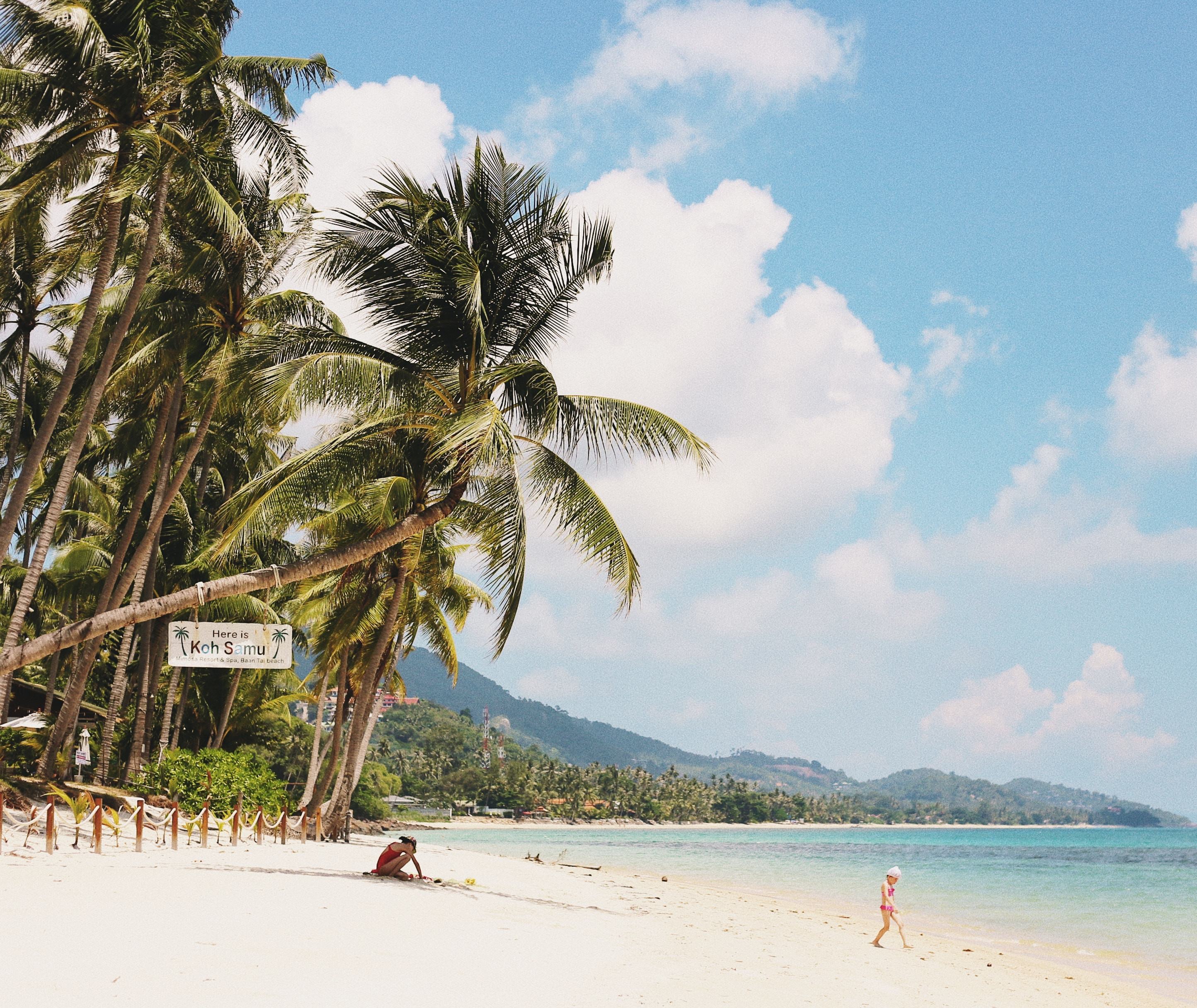 Het witte zandstrand van Koh Samui, Thailand