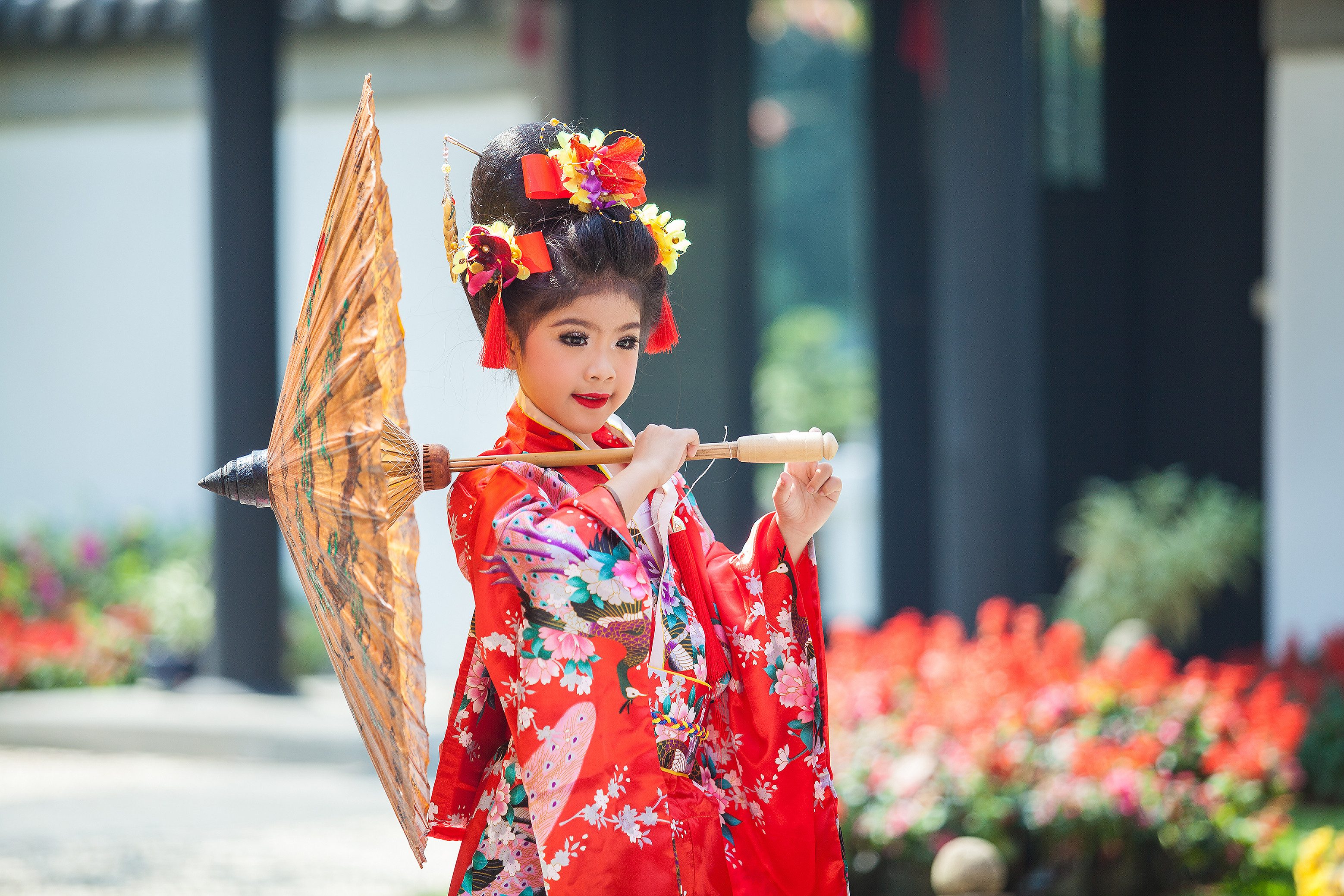Een meisje gekleed in traditionele Japanse kleding, Japan