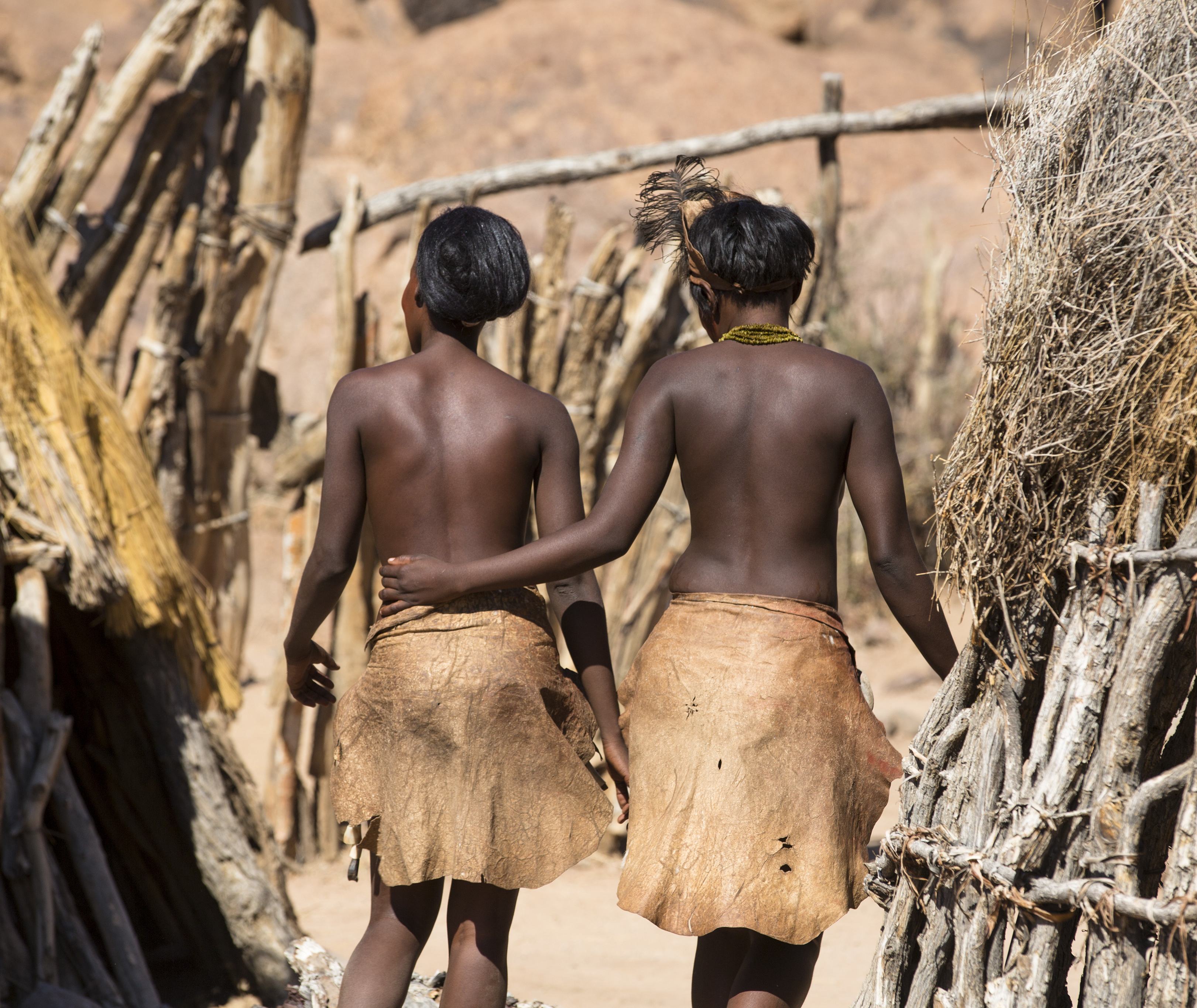 Twee dorpsgenoten in Damaraland, Namibie