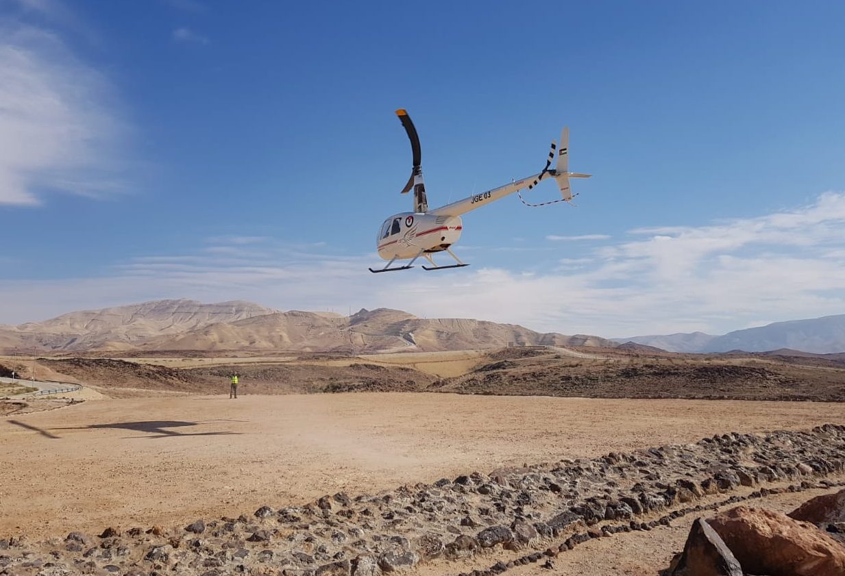 Helikoptervlucht boven Dode Zee in Jordanie
