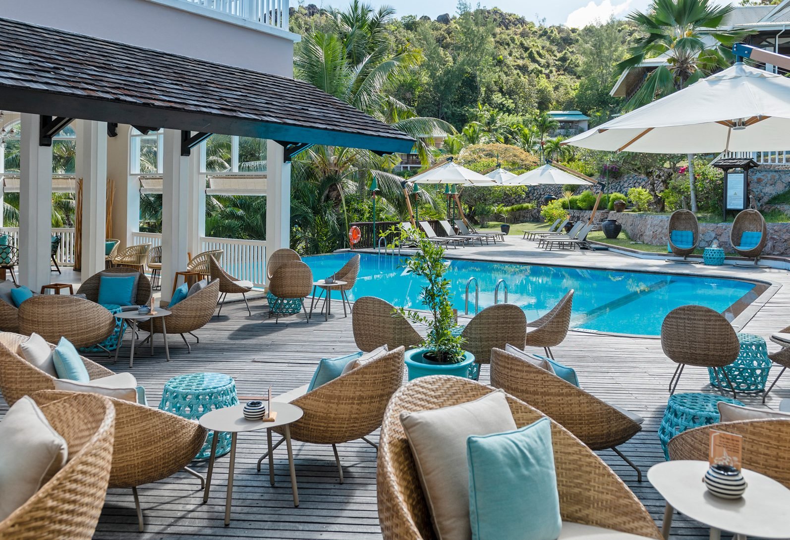 Het zwembad van Hotel L'Archipel op Praslin in de Seychellen