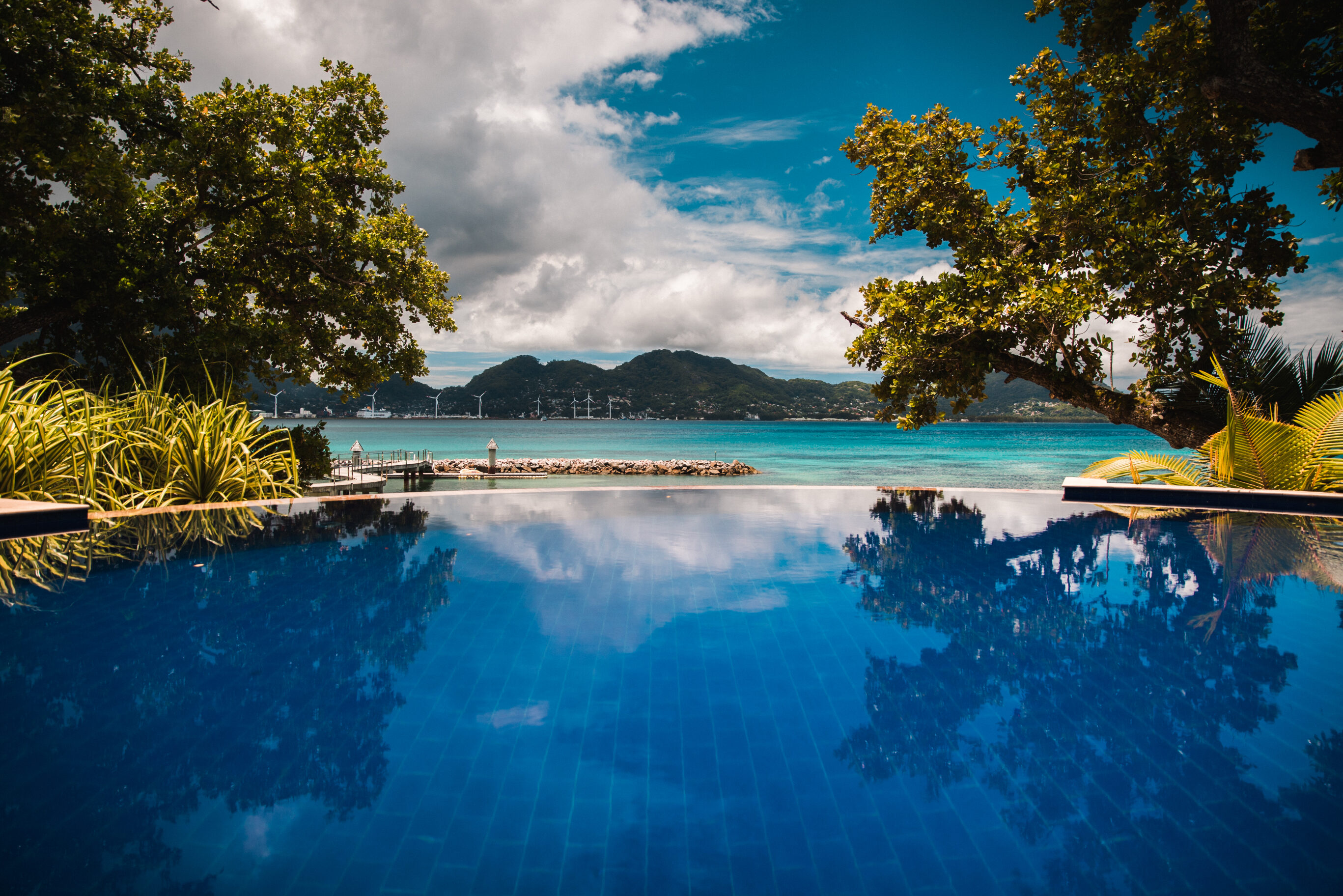 Zwembad van Cerf Island Resort