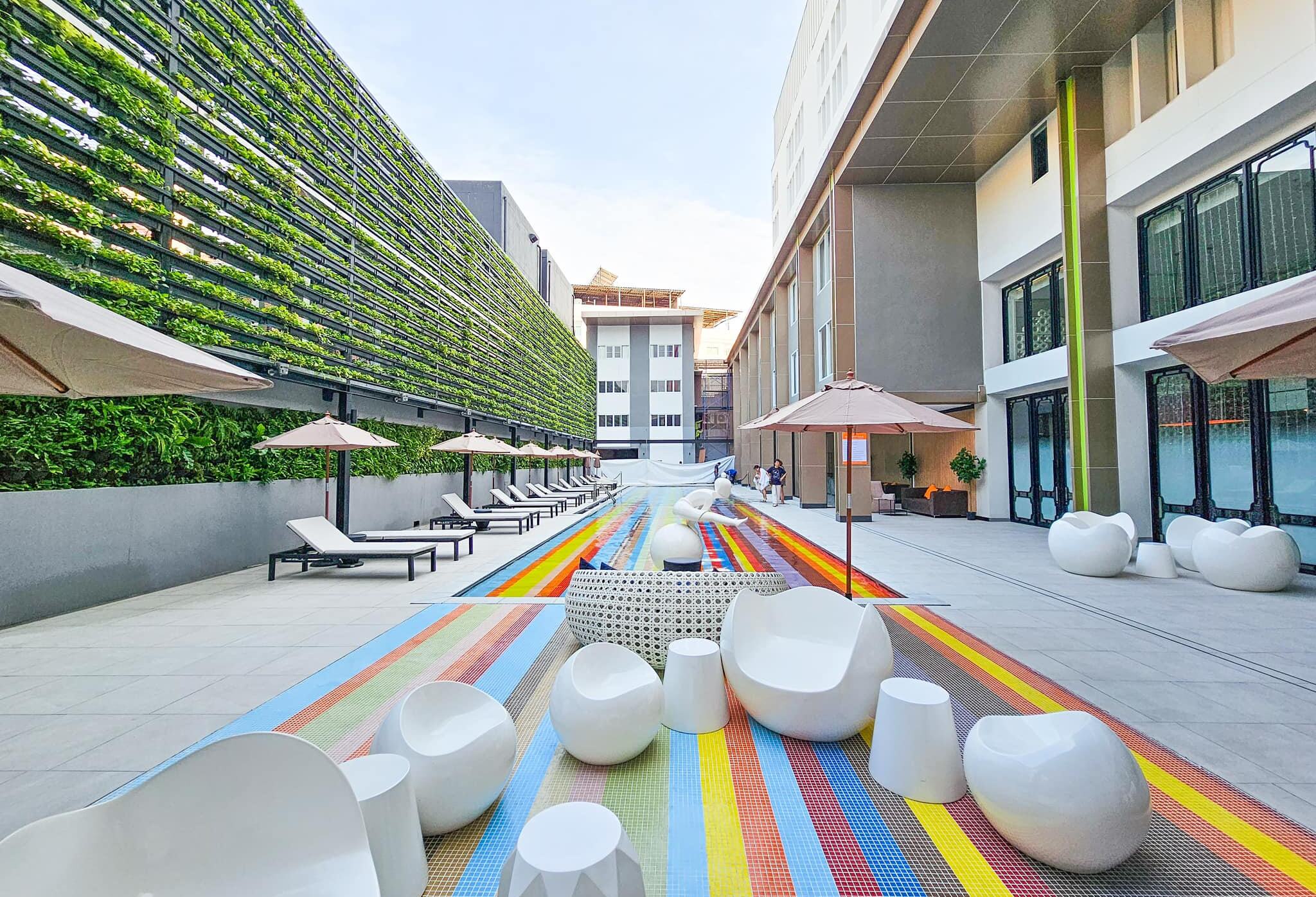 Zwembad van Tinidee Trendy Bangkok