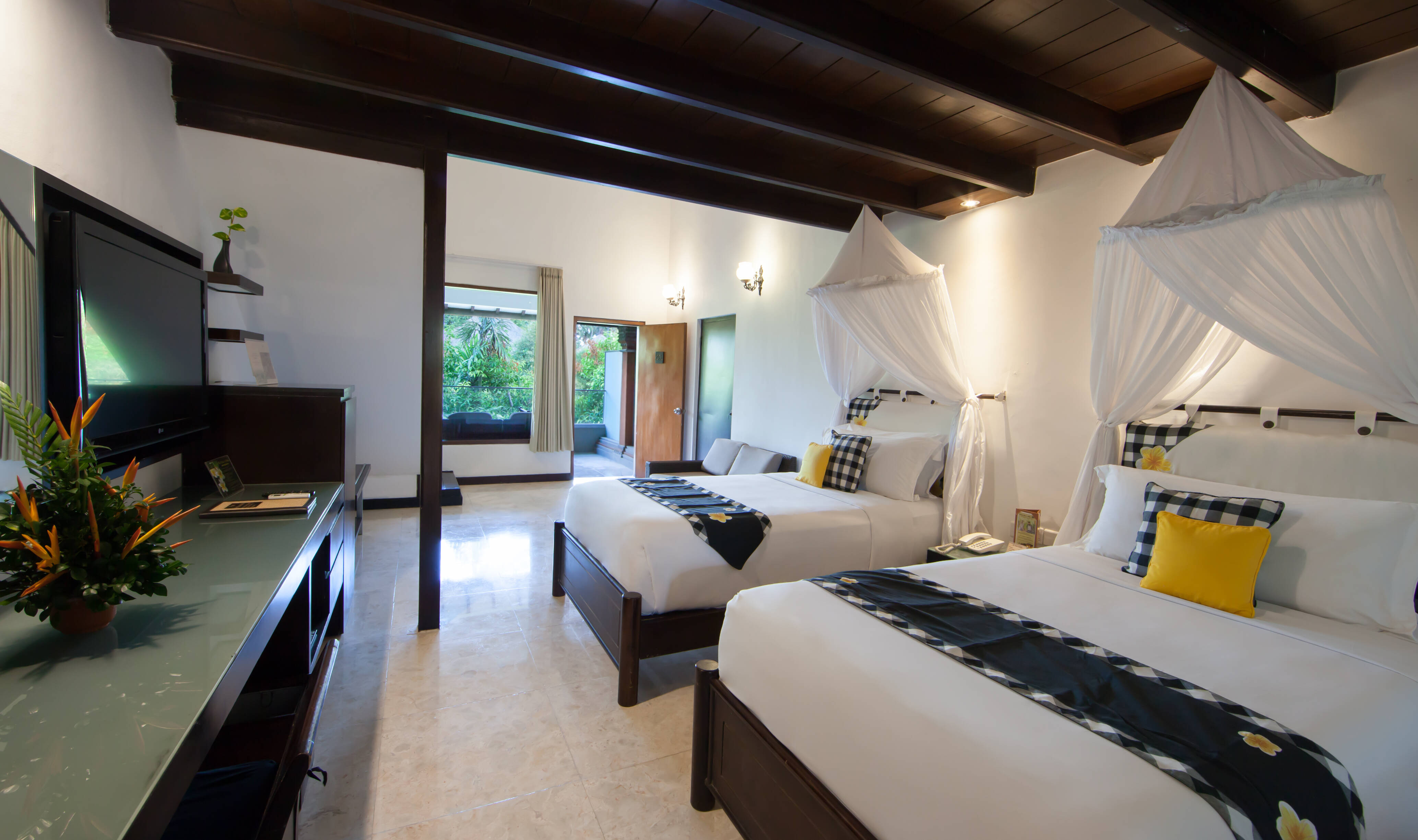 Deluxe Family kamer beneden in het Legian Beach Hotel op Bali
