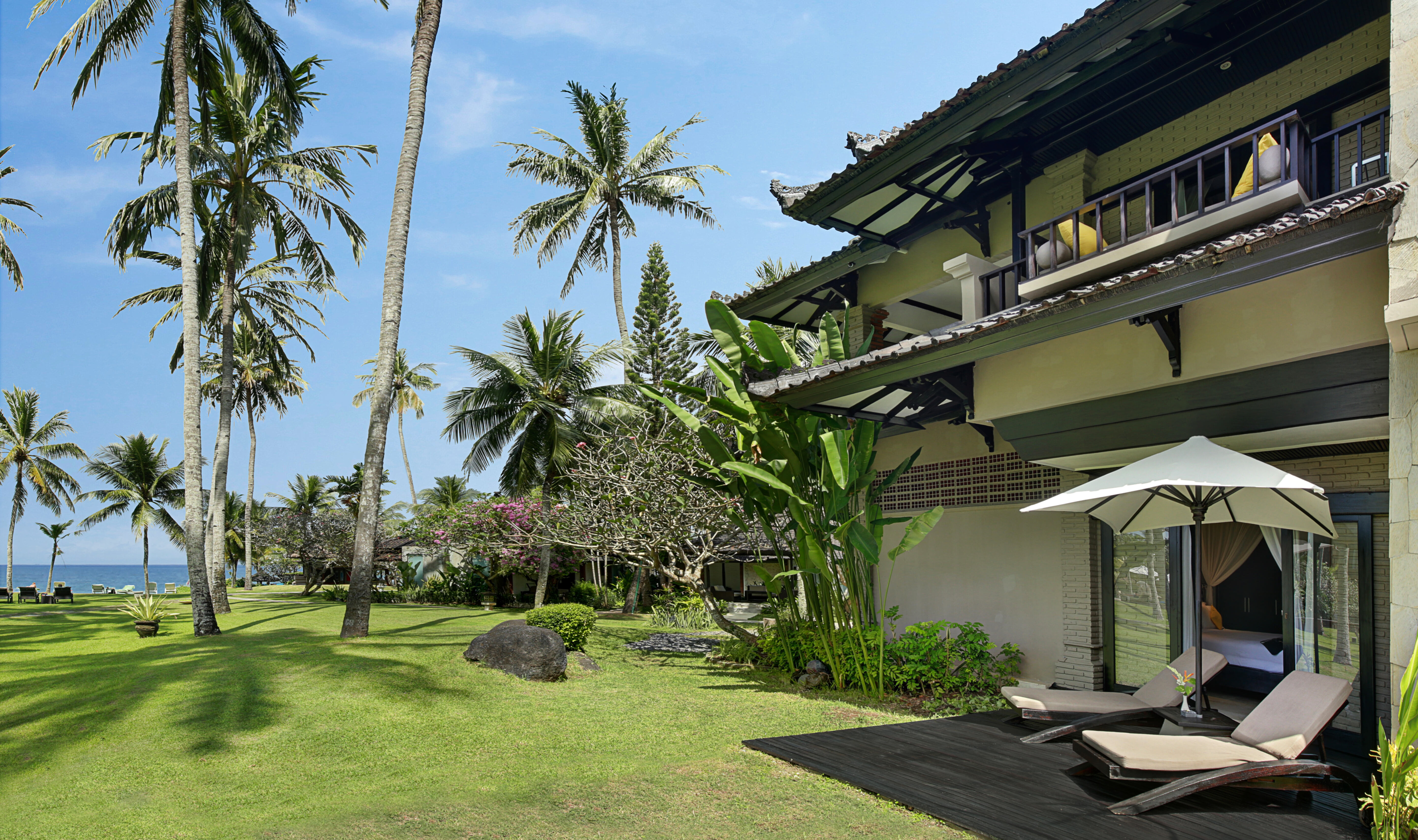 Deluxe Ocean kamer gebouw in het Candi Beach Resort in Candidasa op Bali