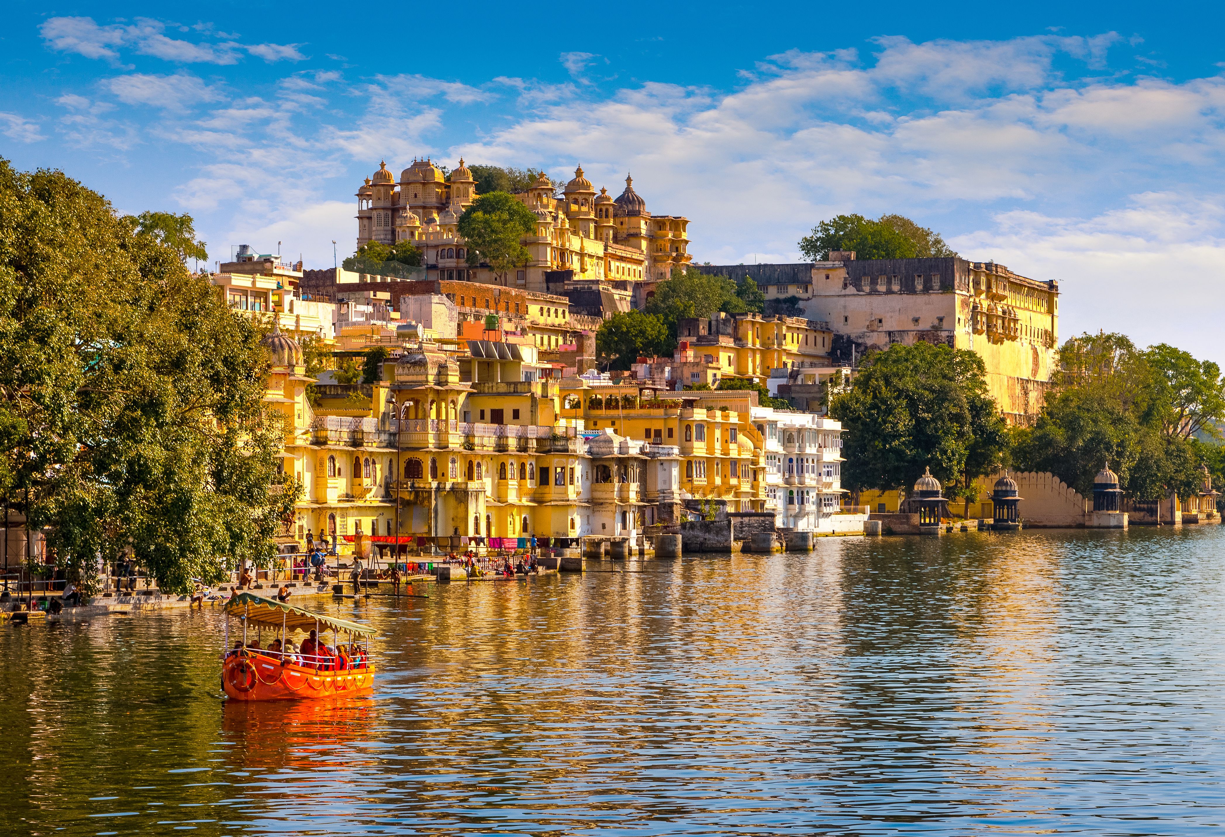 City Palace in Udaipur aan het Pichola meer