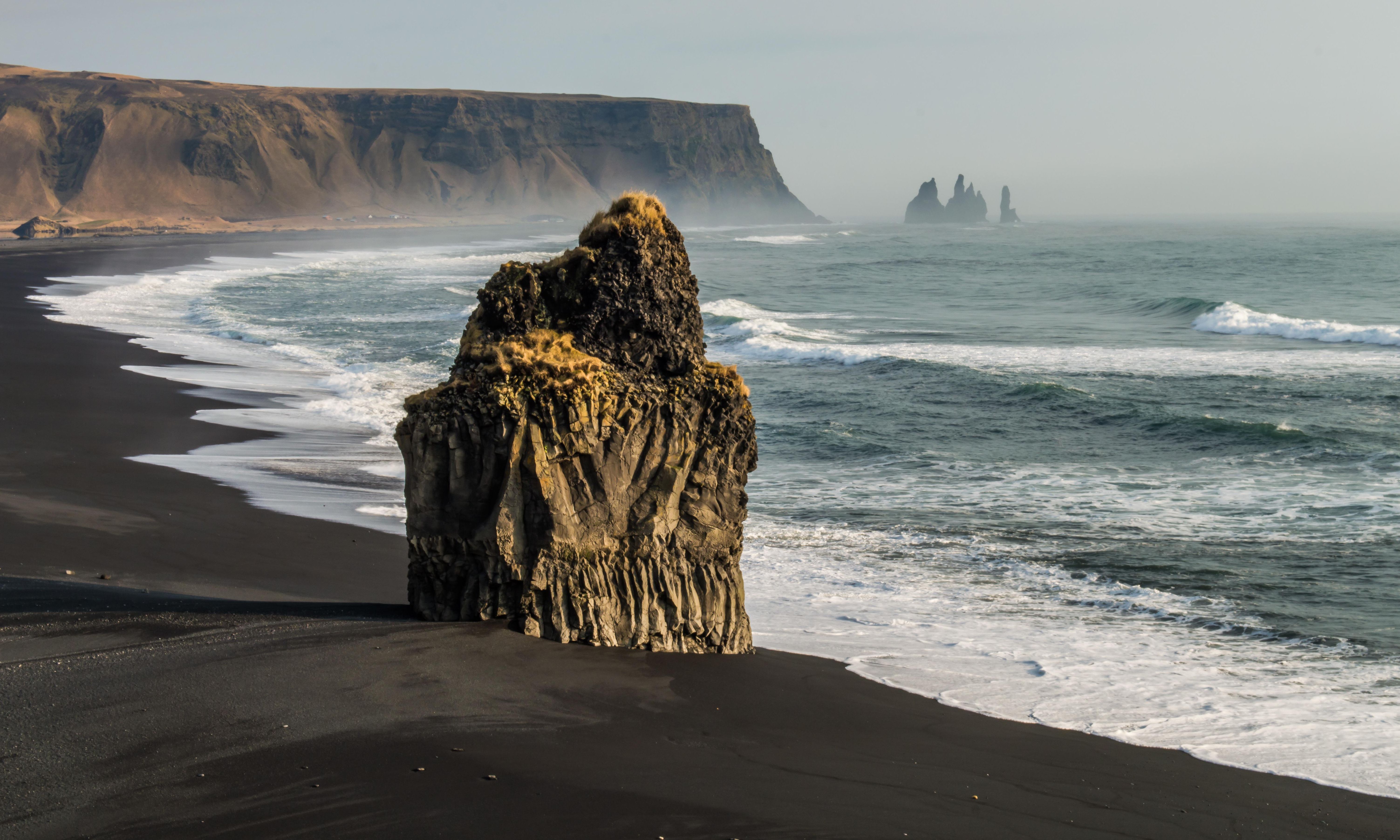 IJsland Black sand beach in Vik