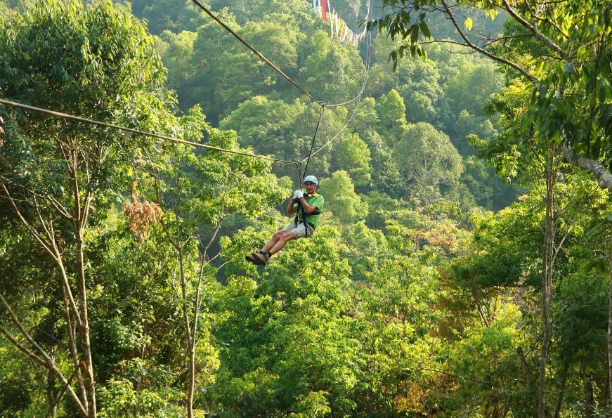 Zipline nabij Chiang Mai boven de jungle