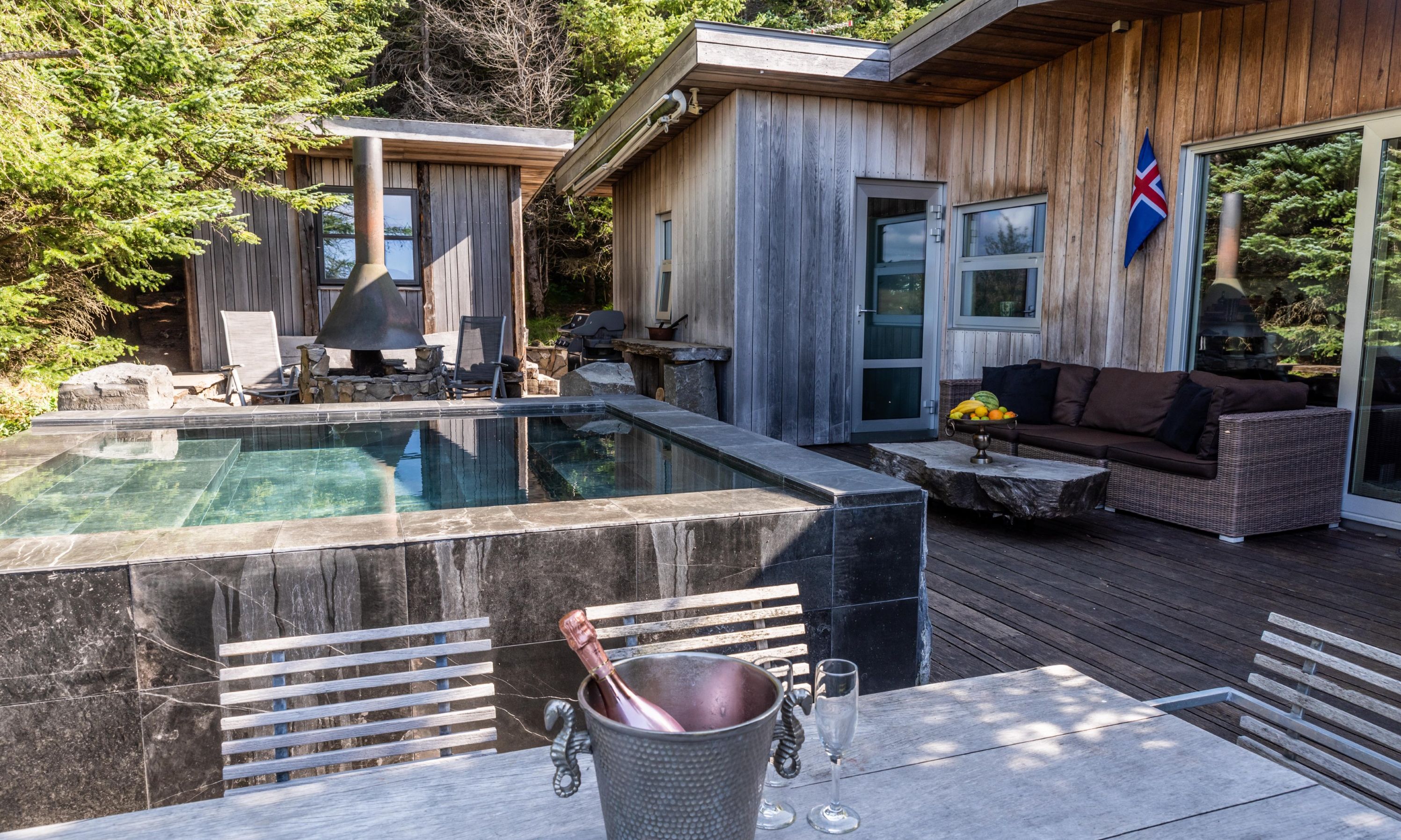 Icelandic Luxury Lodges - Lakefront Villas