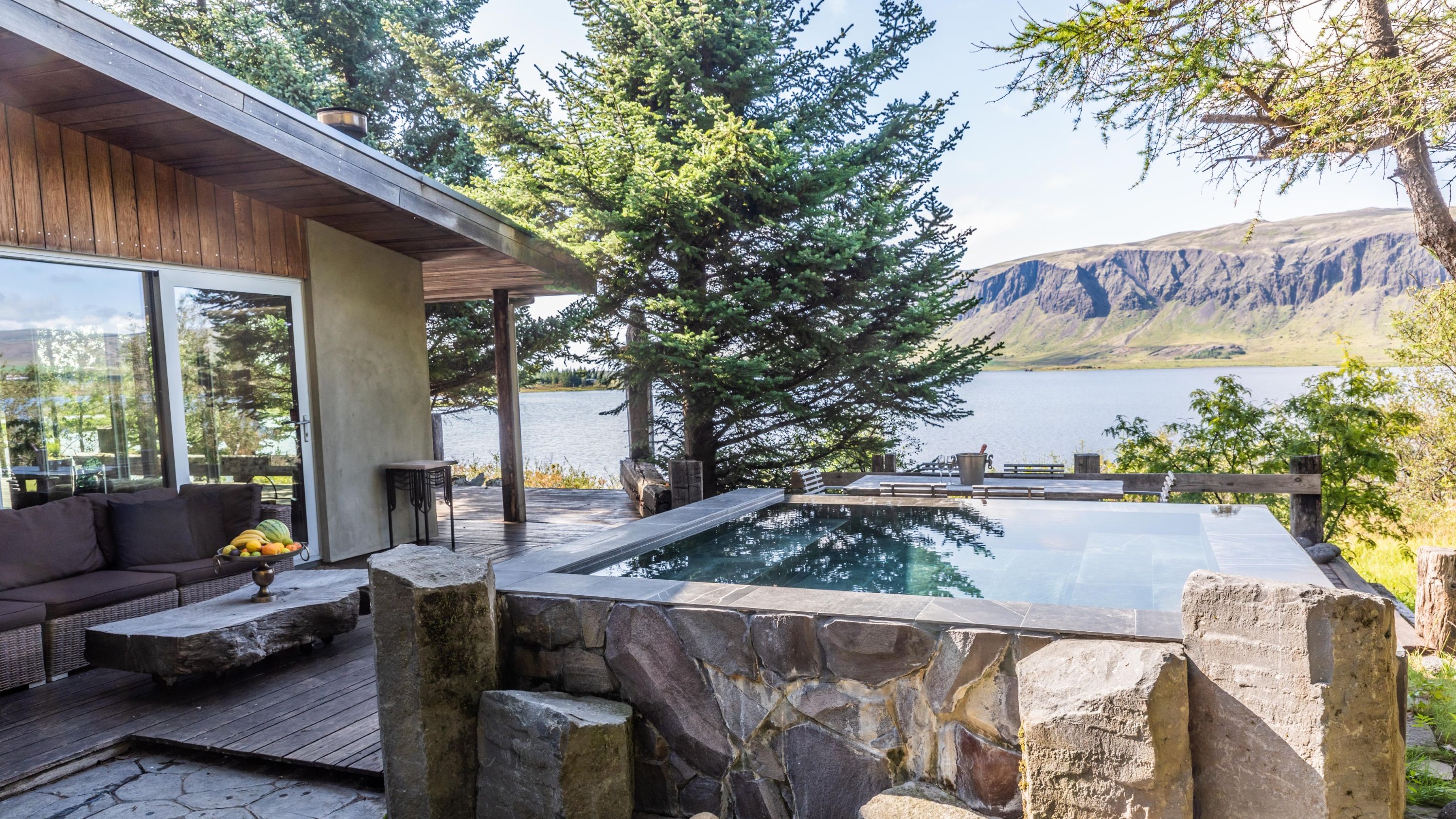 Icelandic Luxury Lodges - Lakefront Villas