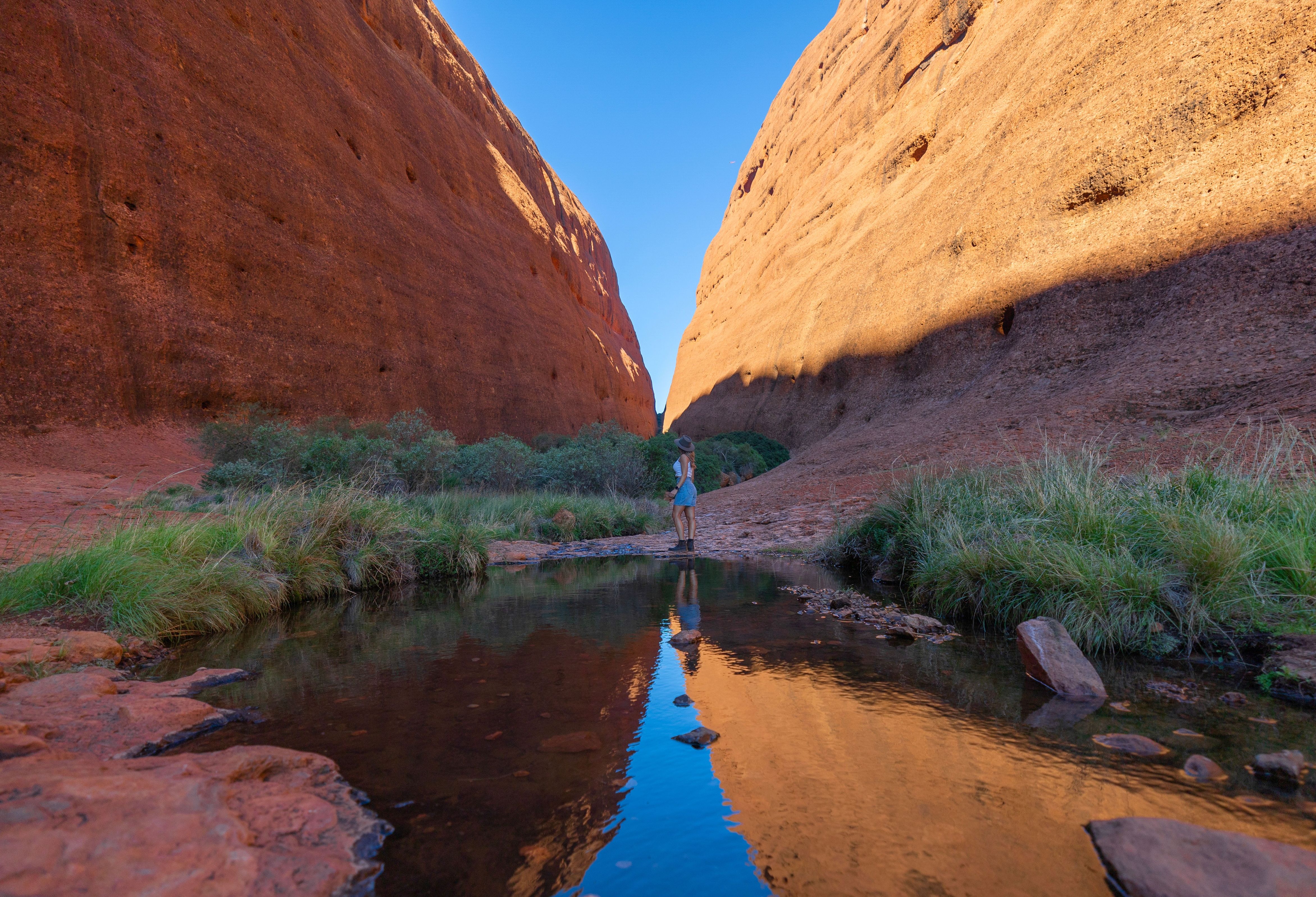 Vrouw in Kata Tjuta