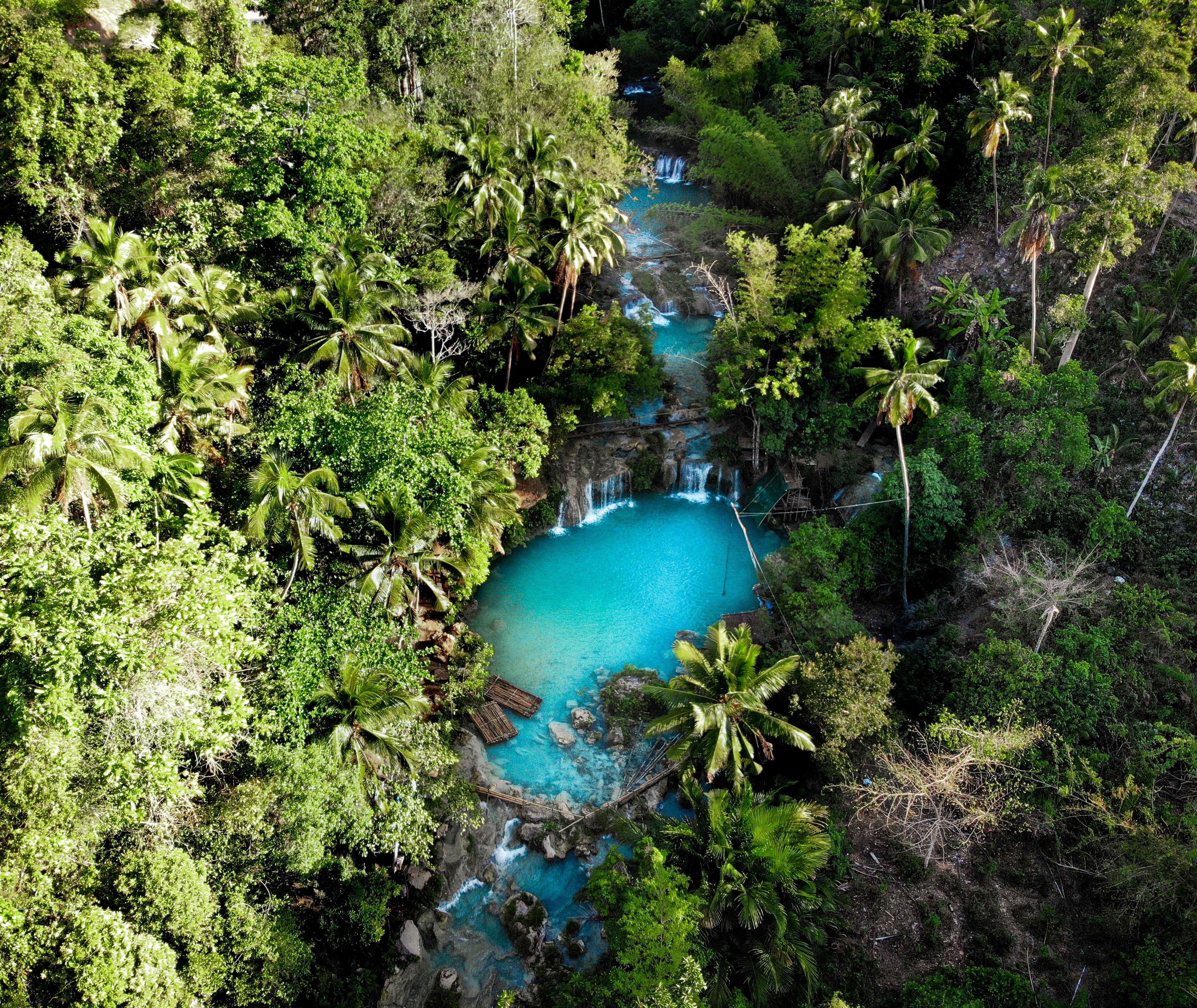 Filipijnen-Visayas-Siquijor-Cambugahay-Falls-luchtfoto