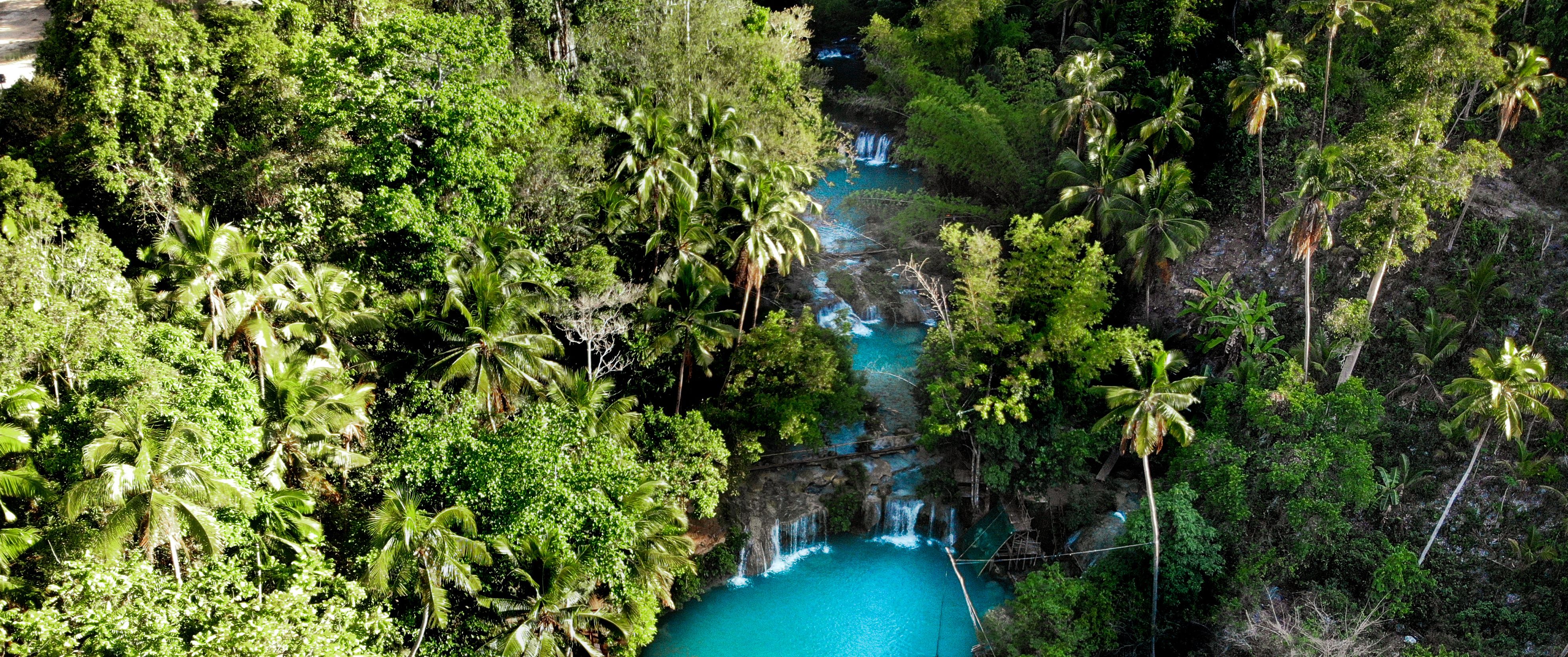 Filipijnen-Visayas-Siquijor-Cambugahay-Falls-luchtfoto