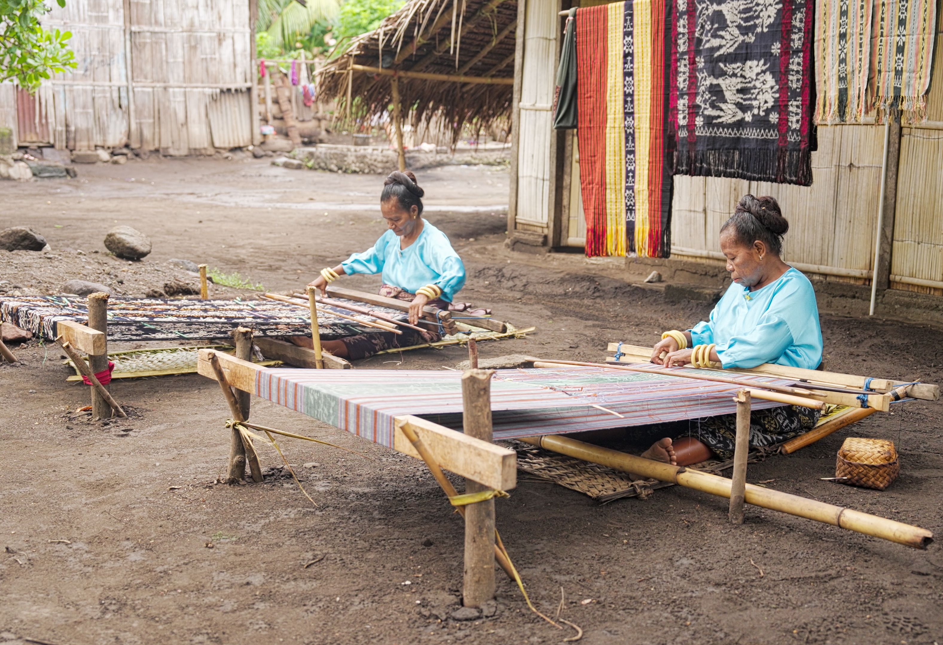 Lepo Lorun weefhuis op Flores in Indonesie