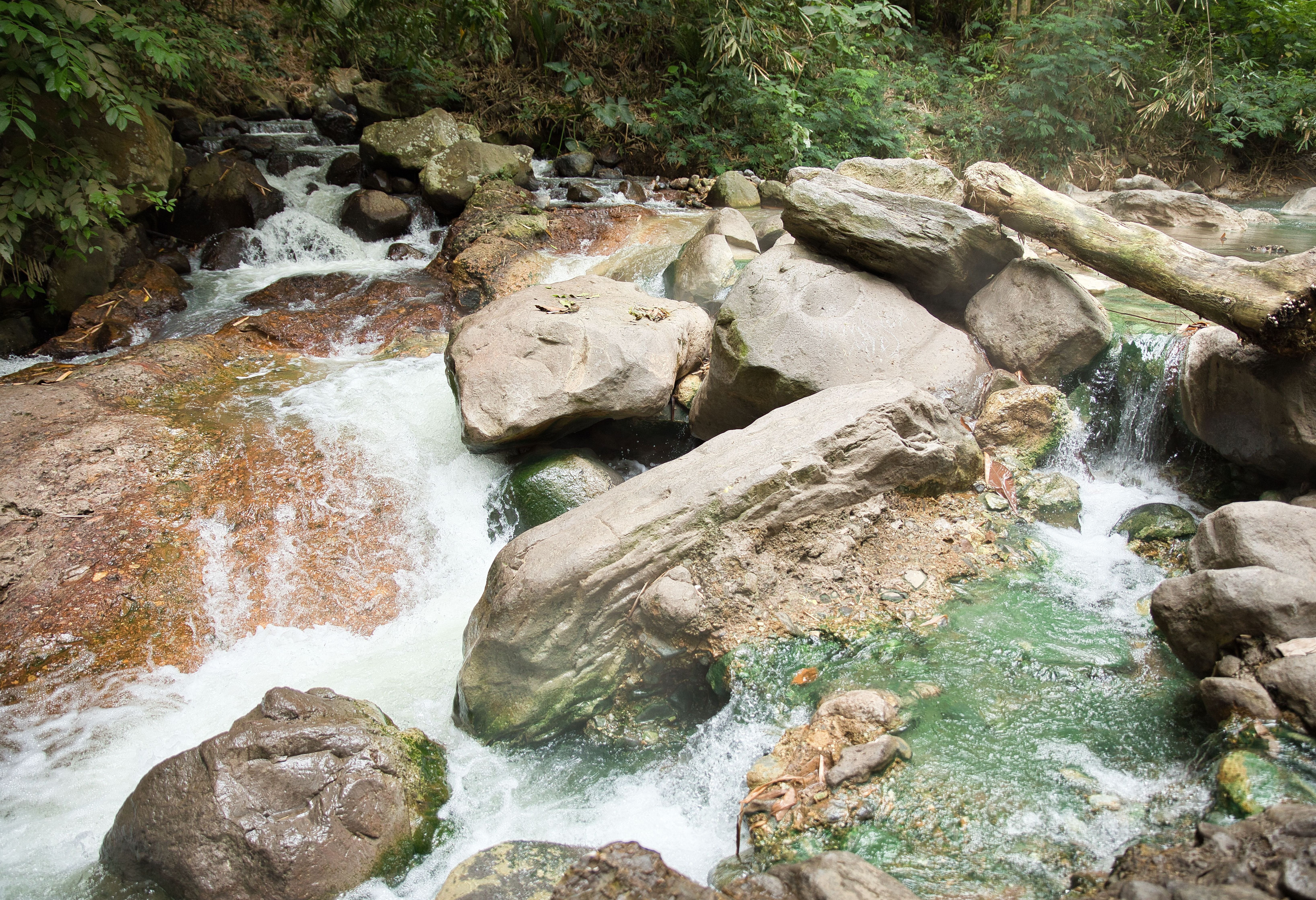 Malanage Hot Spring op Flores in Indonesie