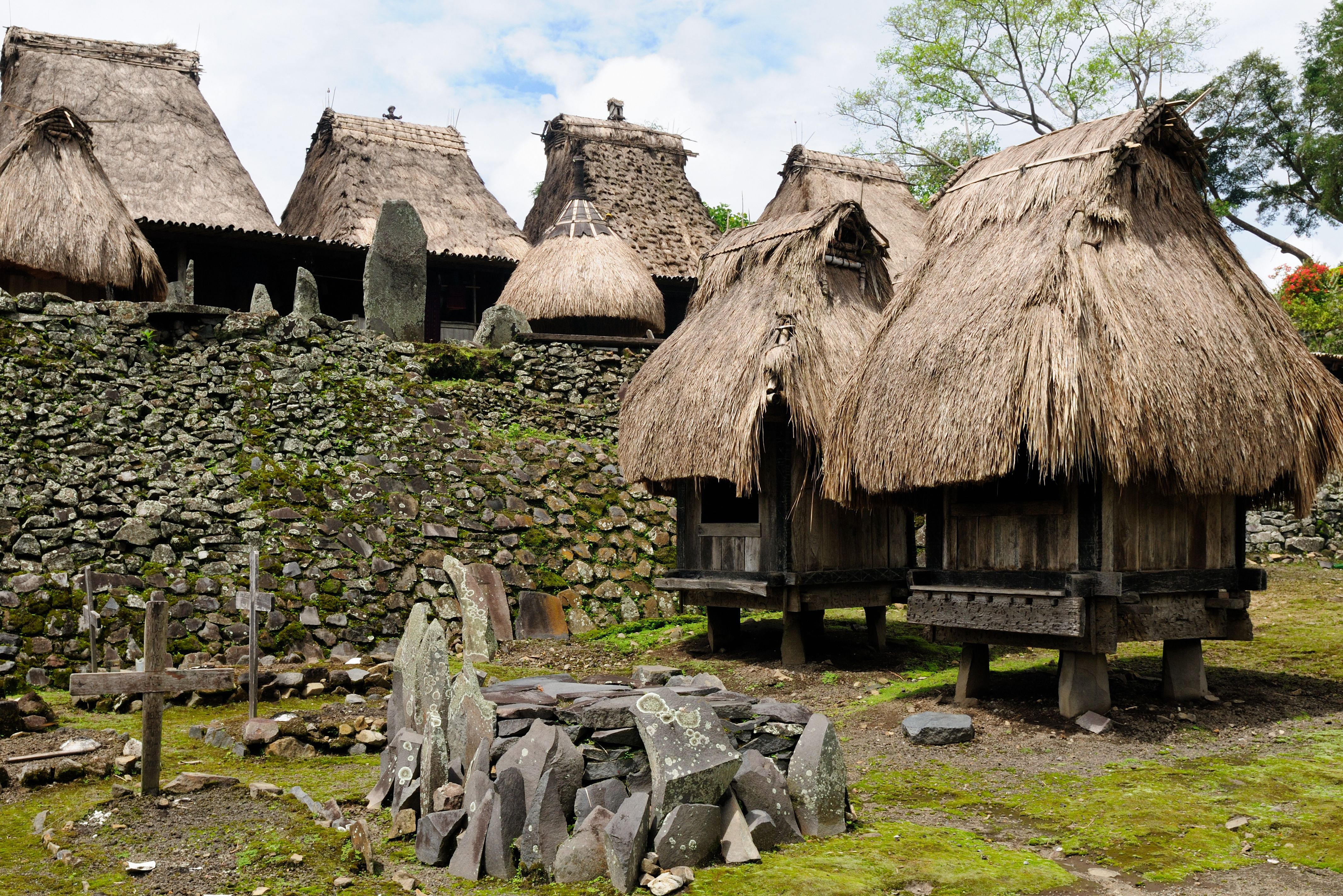 Megalitisch dorp Bena bij Bajawa op Flores in Indonesie