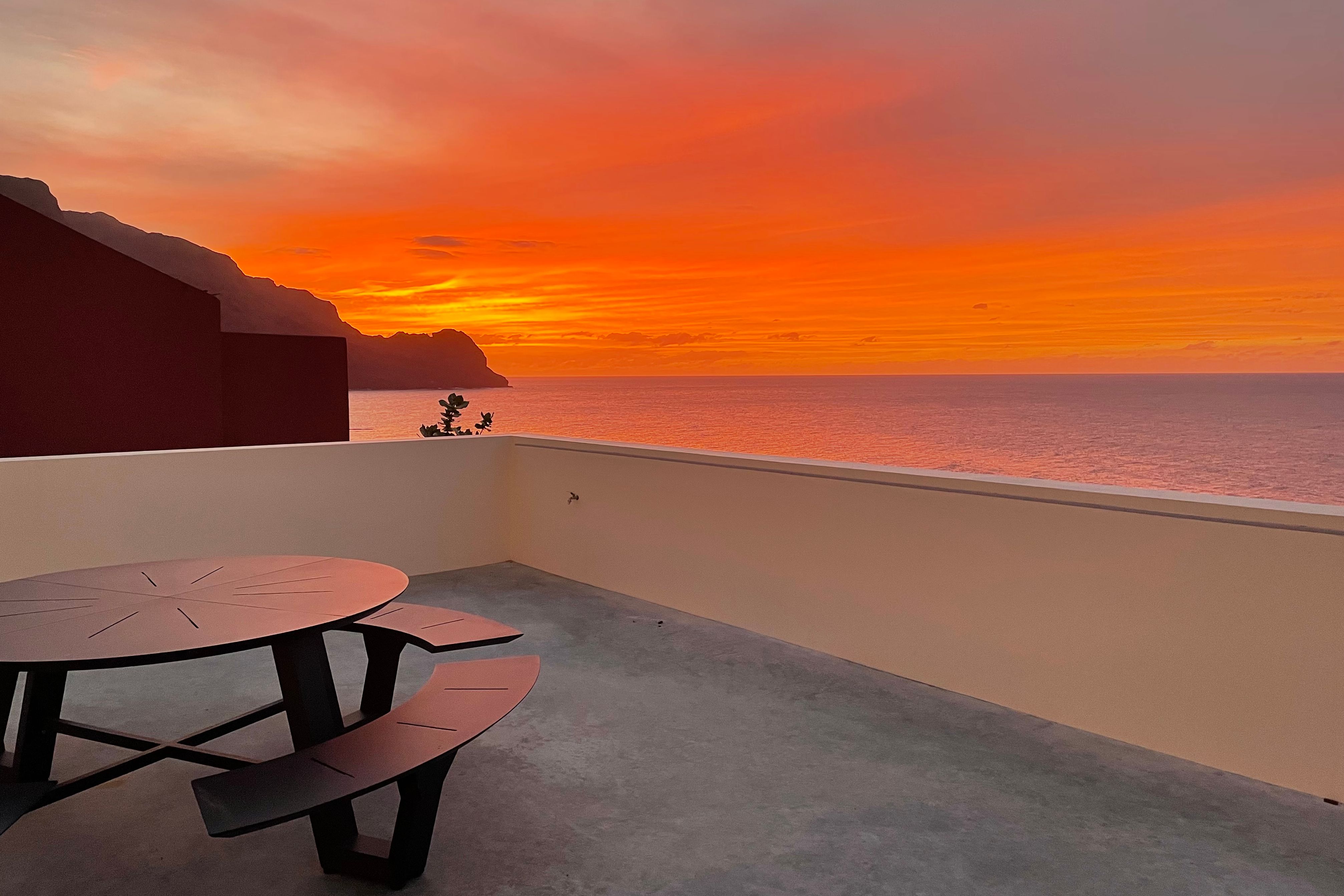 Terras bij zonsondergang