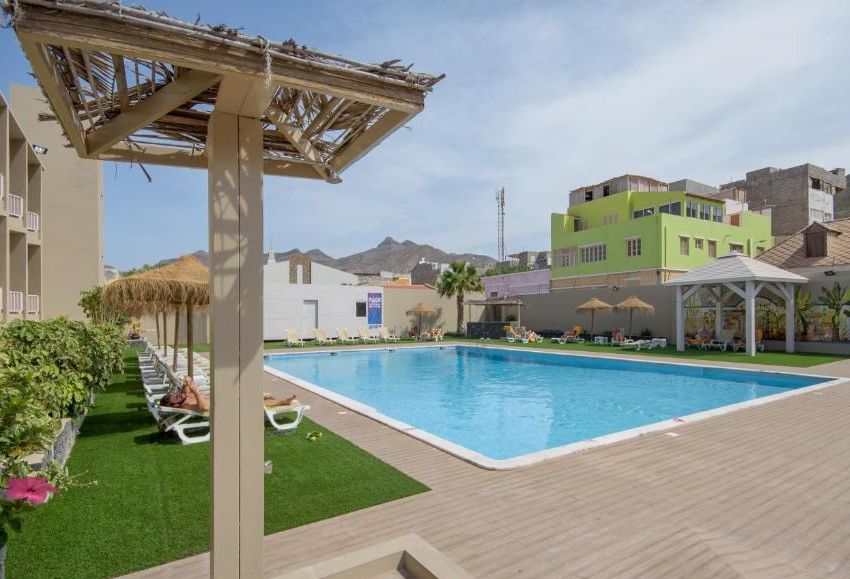 sao-vincente-Oasis-Porto-Grande-zwembad