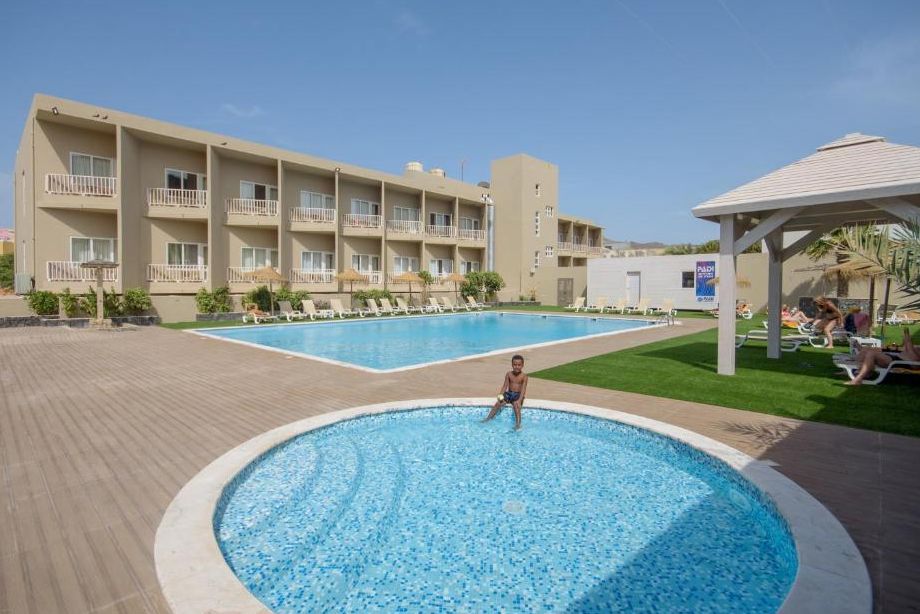 sao-vincente-Oasis-Porto-Grande-zwembad