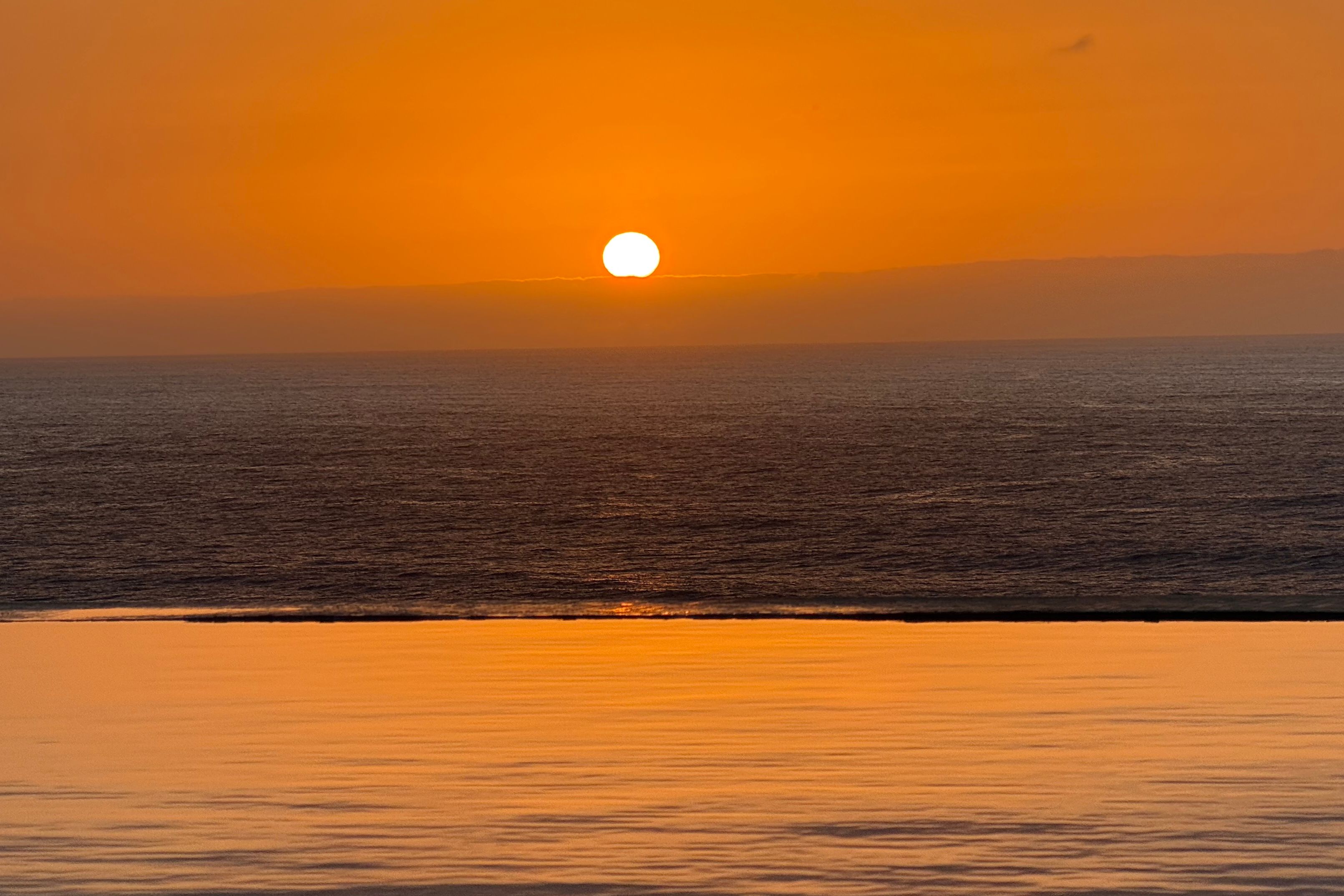 Kaapverdië-Santo-Antao-Palmeira-de-Cruz-zonsondergang-vanuit-het-zwembad