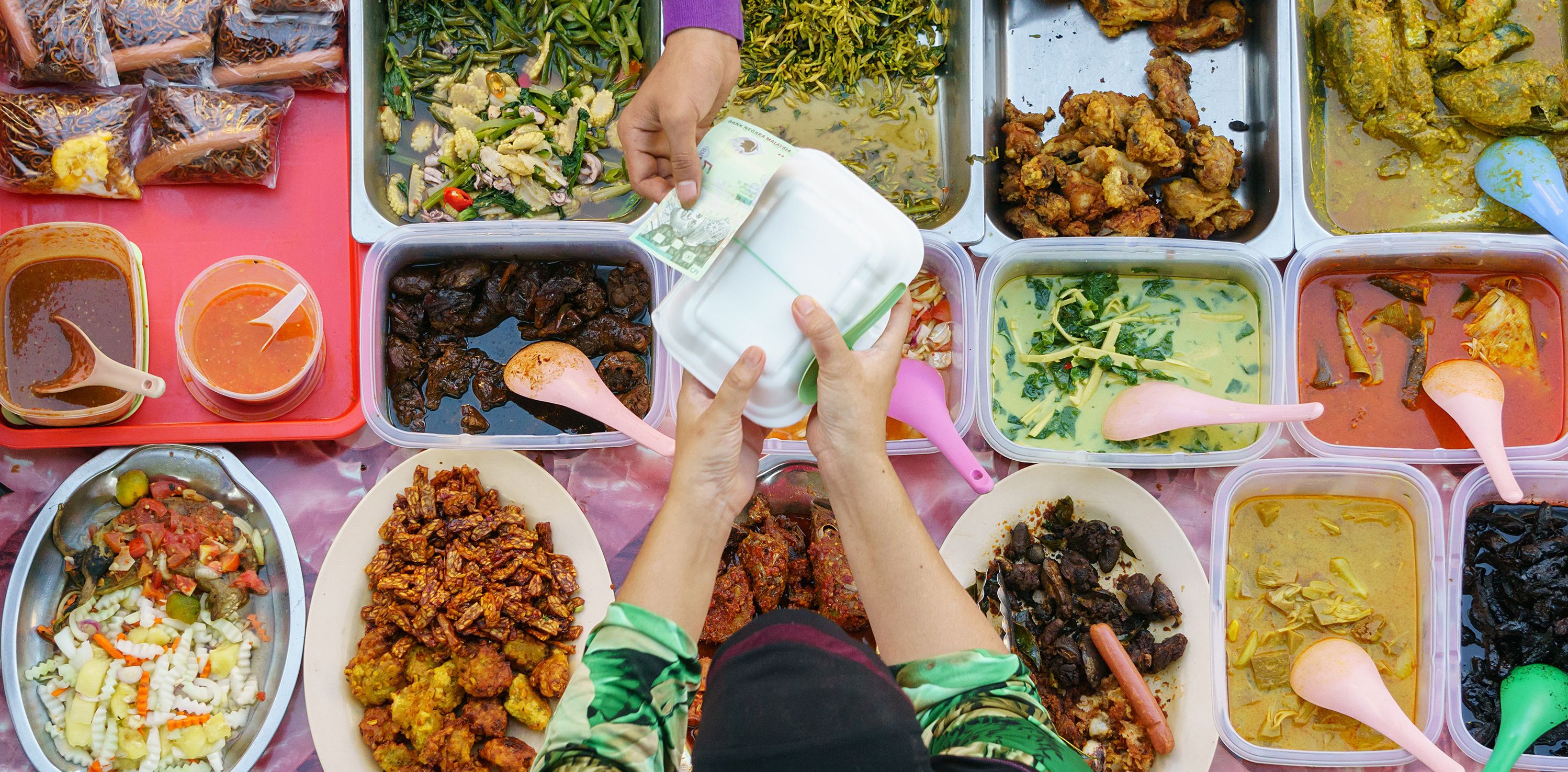 Maleisie-Sabah-Borneo-Kota-Kinabalu-streetfood-op-lokale-markt