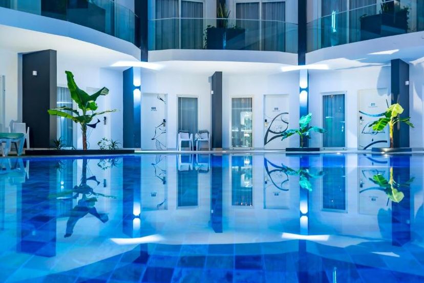 Sao-Vicente-Ouril-Mindelo-hotel-zwembad-avond
