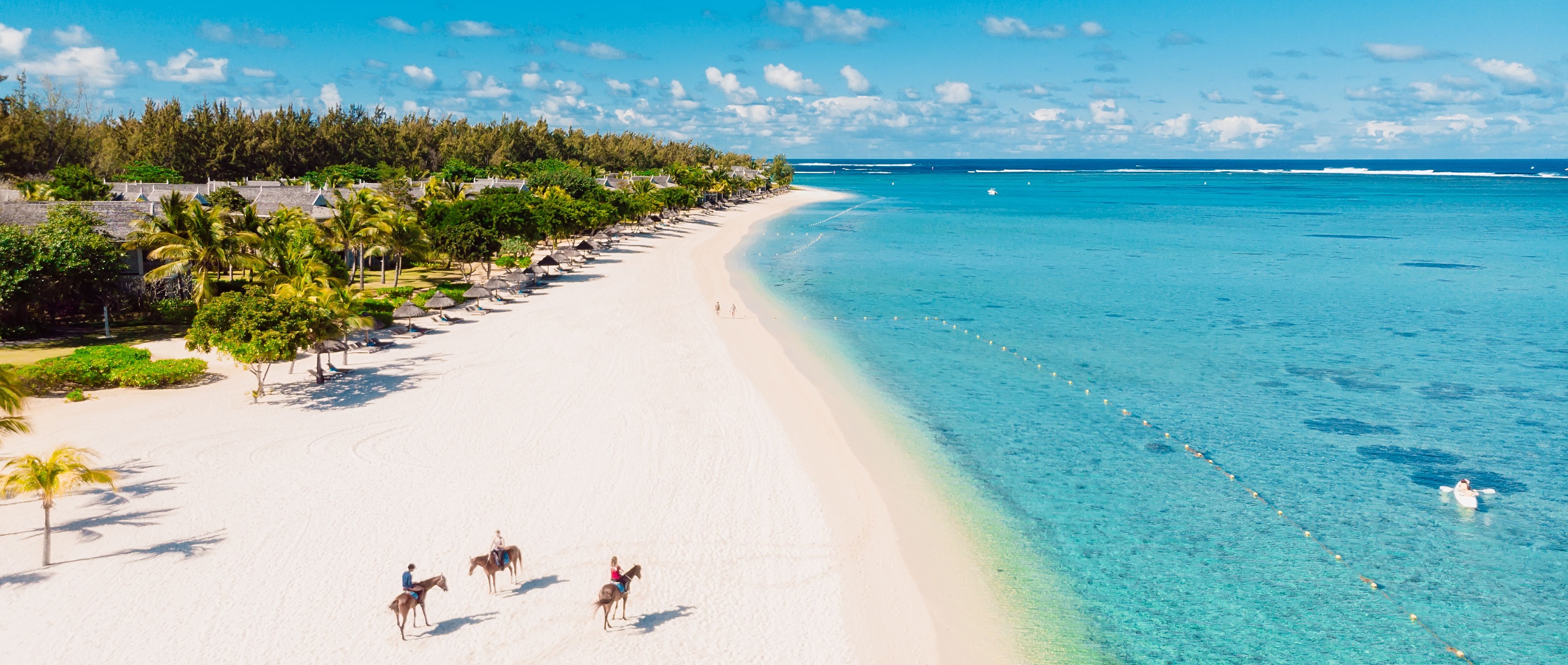 mauritius-strand-arial-paardrijden