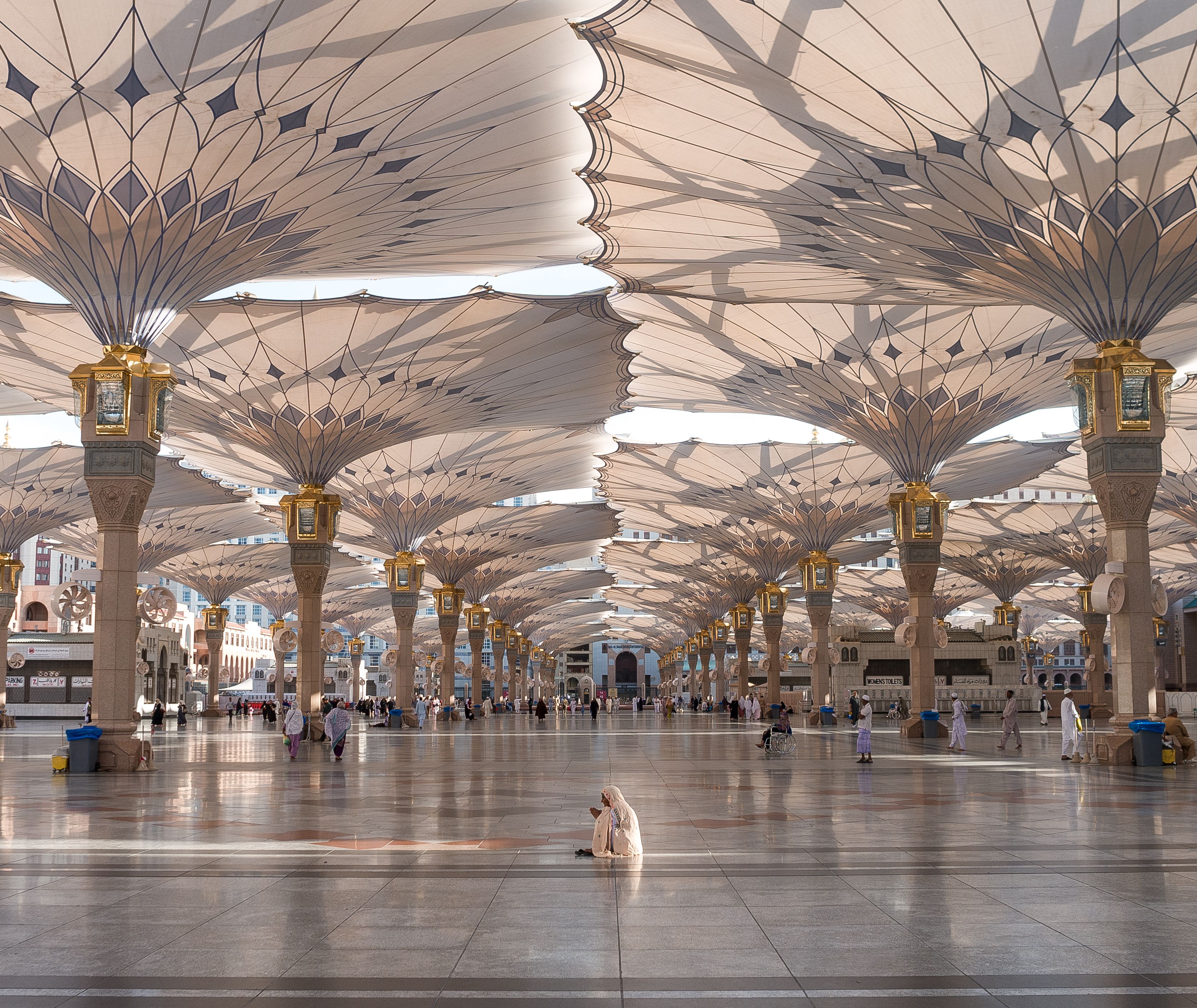 Saoedi-Arabie-Medina-Paraplu-Zonbescherming-Prophet-Muhammed-Mosque