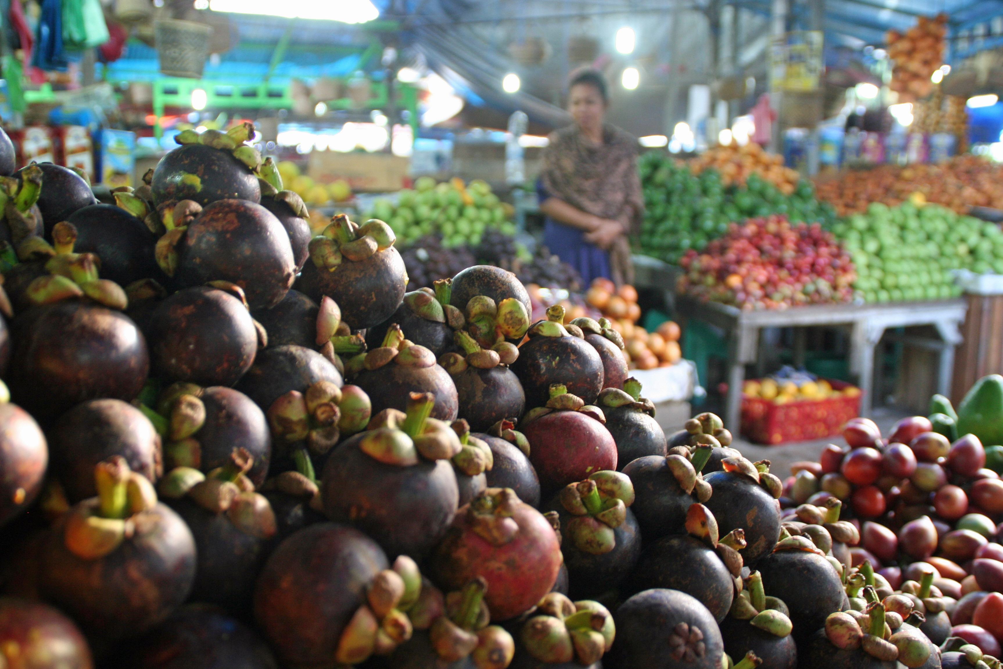 Fruitmarkt bij Berastagi op Sumatra