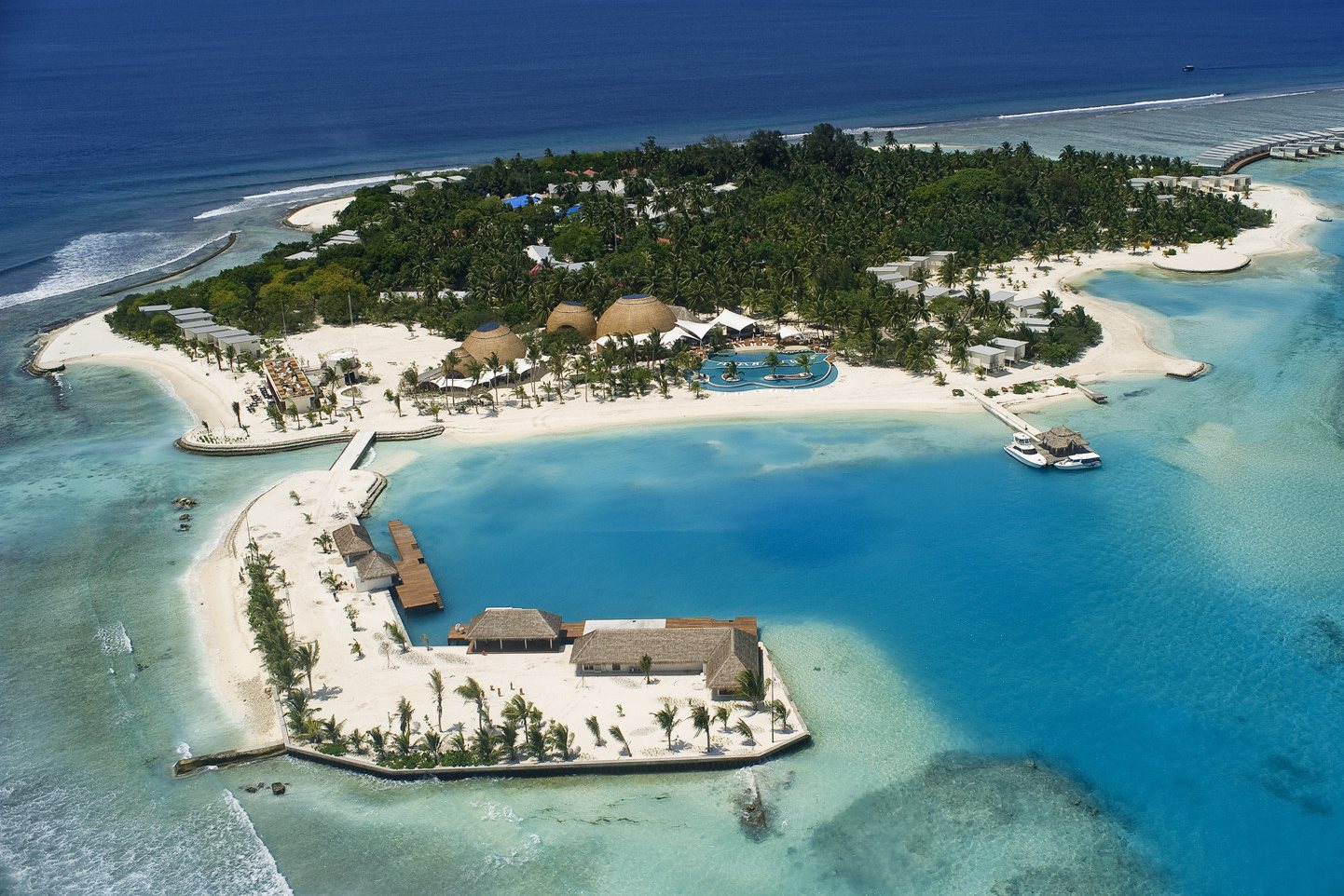 Kandooma Resort Malediven vanuit de lucht