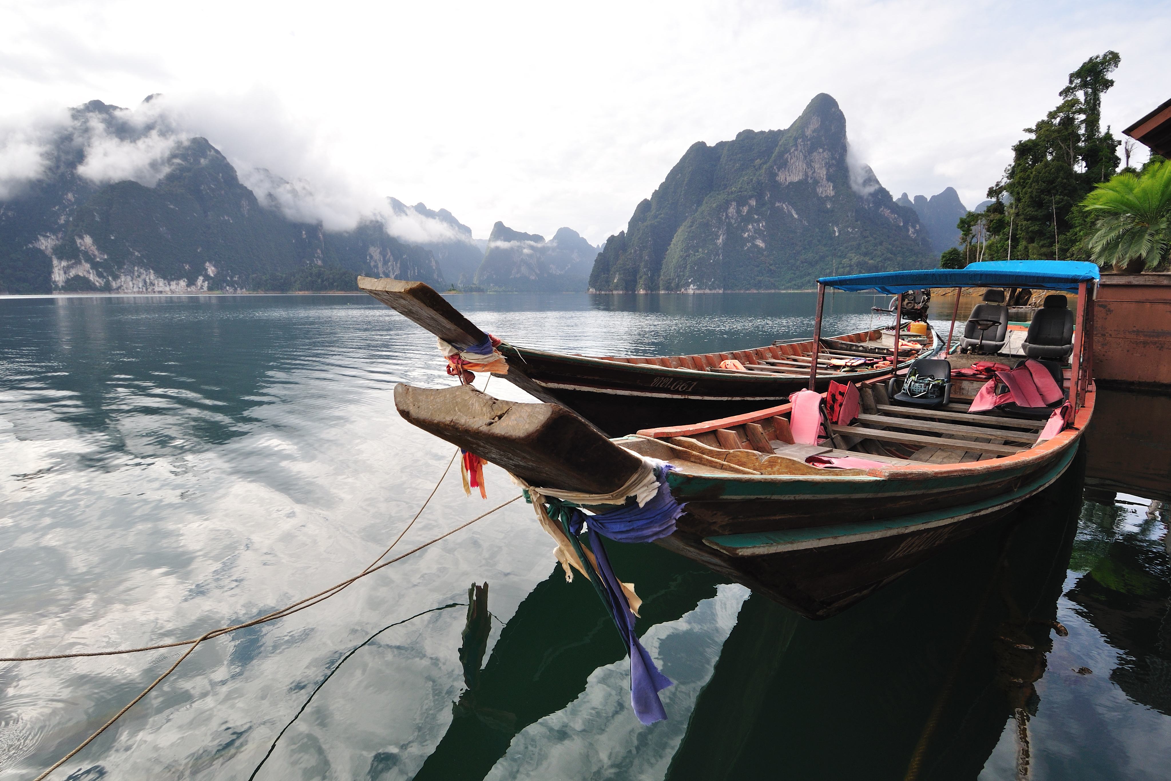 Longtailboot in het Khao Sok National Park, Thailand