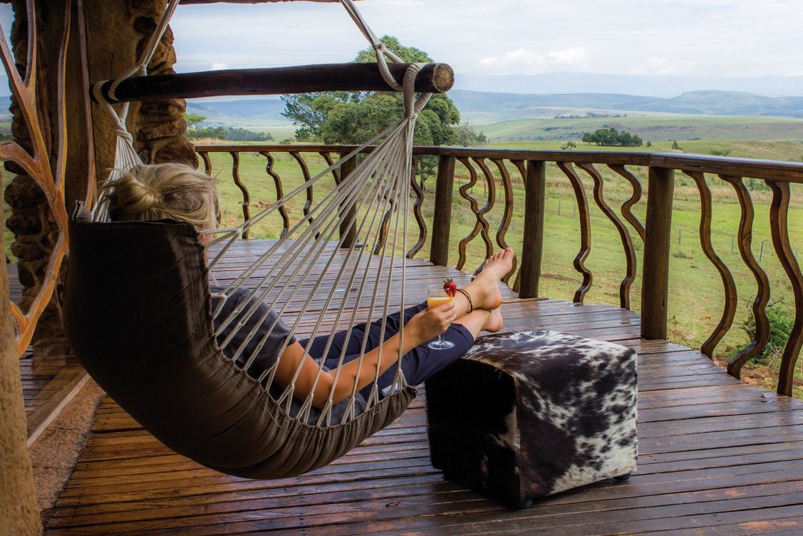 Relaxen in hangstoel Antbear Lodge Zuid-Afrika