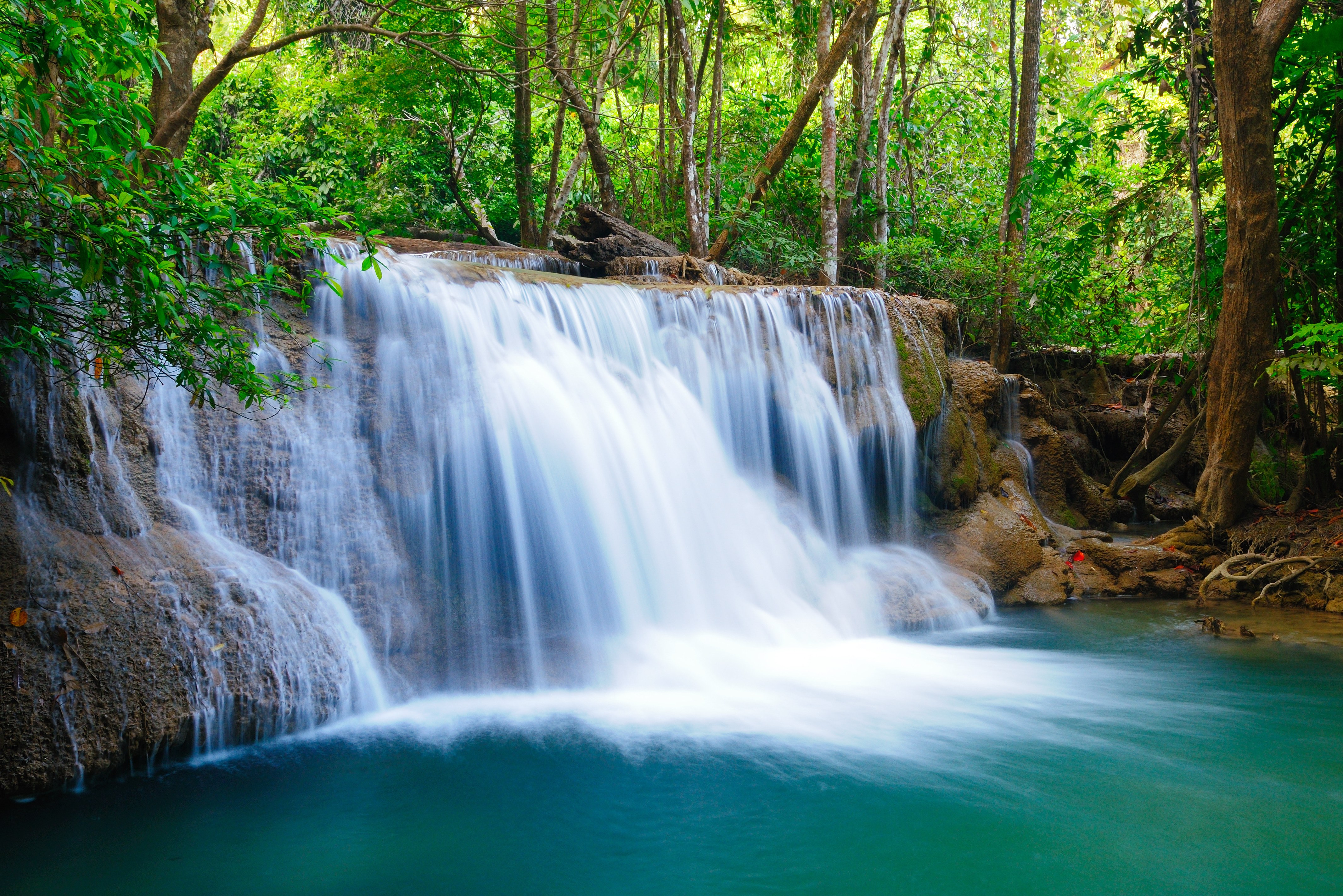 Erawan watervallen in Kanchanaburi, Thailand