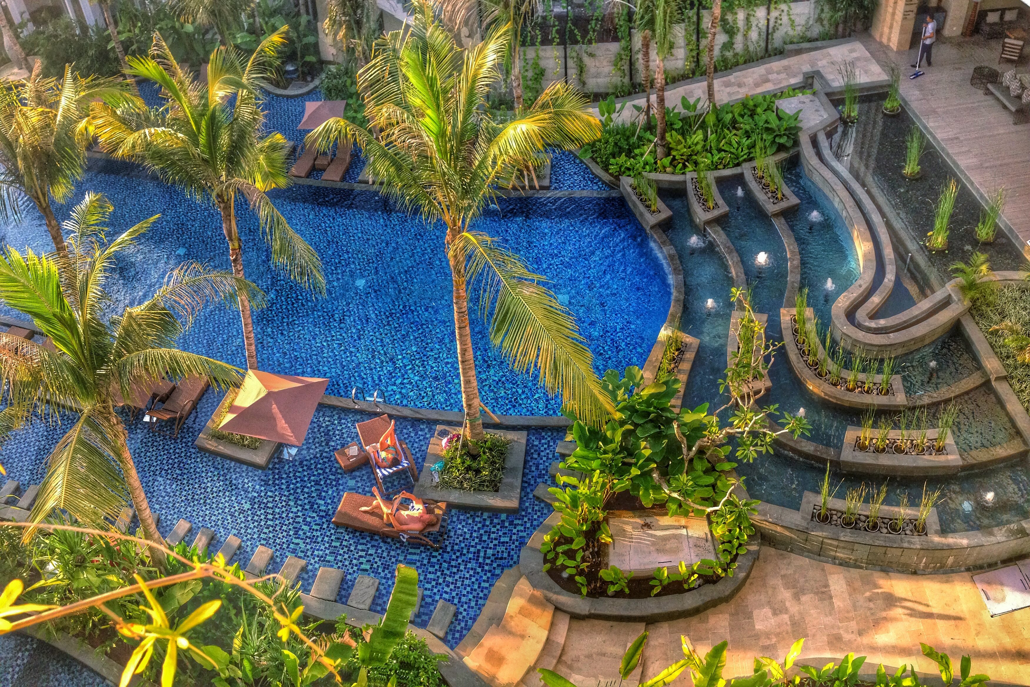 zwembad in swiss bel resort watu jimbar lap op Bali