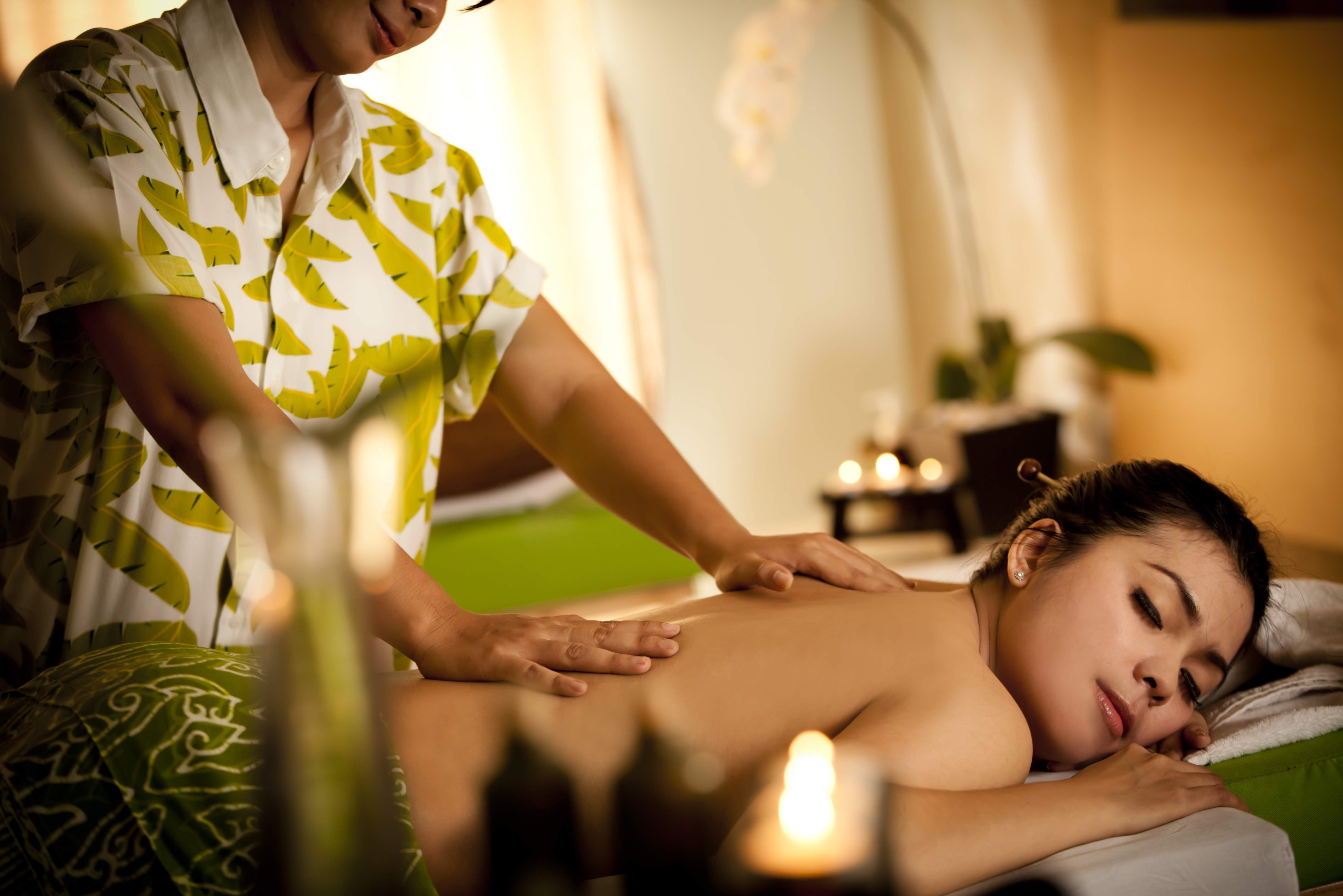Traditional massage parlor. Балийский массаж. Традиционный Балийский массаж. Индонезийский массаж. Классический Балийский массаж.