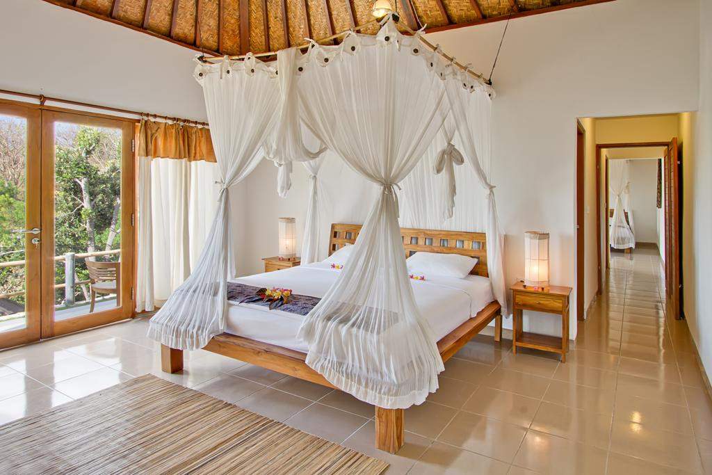 slaapkamer van lembongan Cliff Villas op Bali Nusa lembongan beach