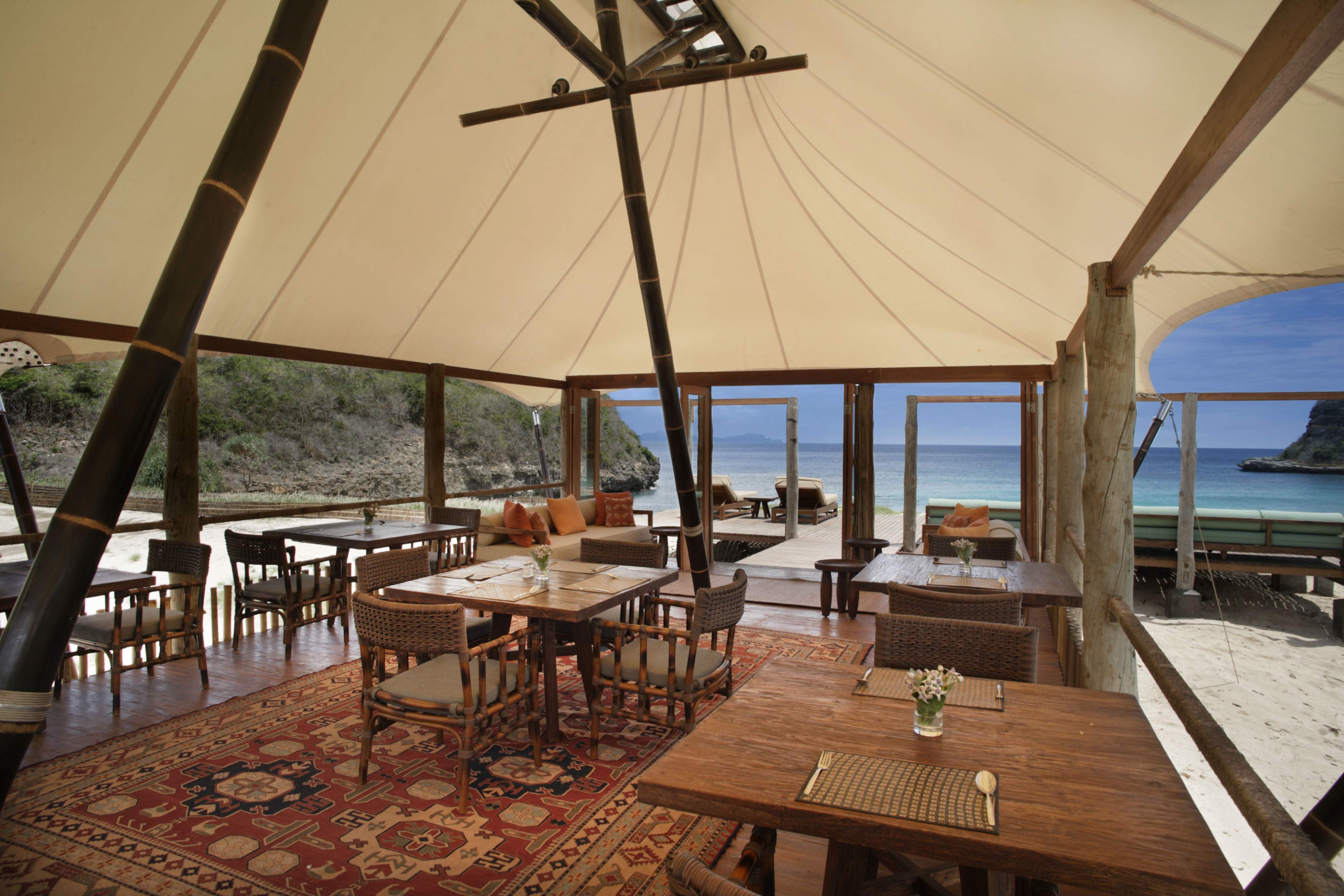 restaurant interieur van jeeva beloam resort op lombok