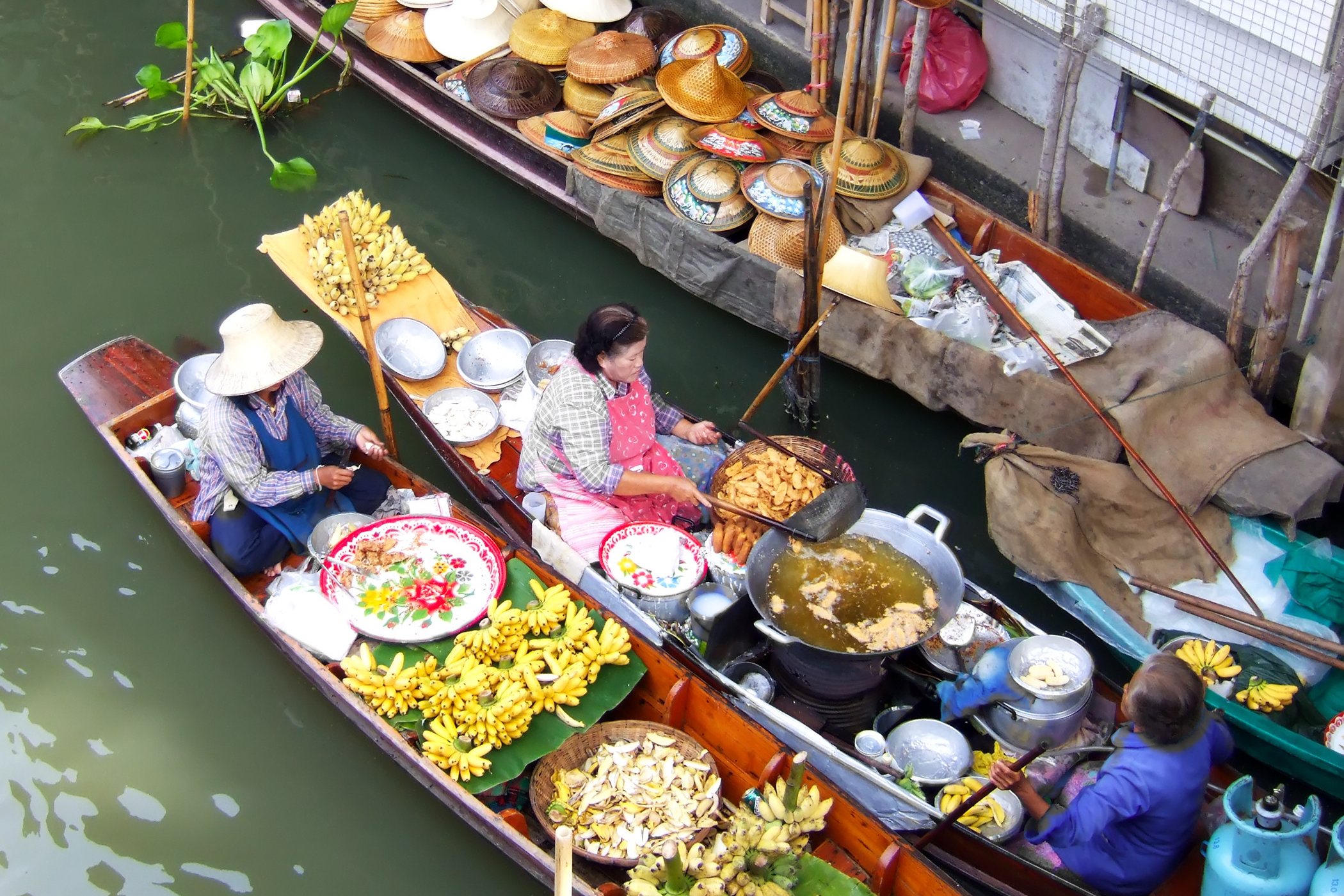 Damnoen Saduak drijvende markt in Thailand