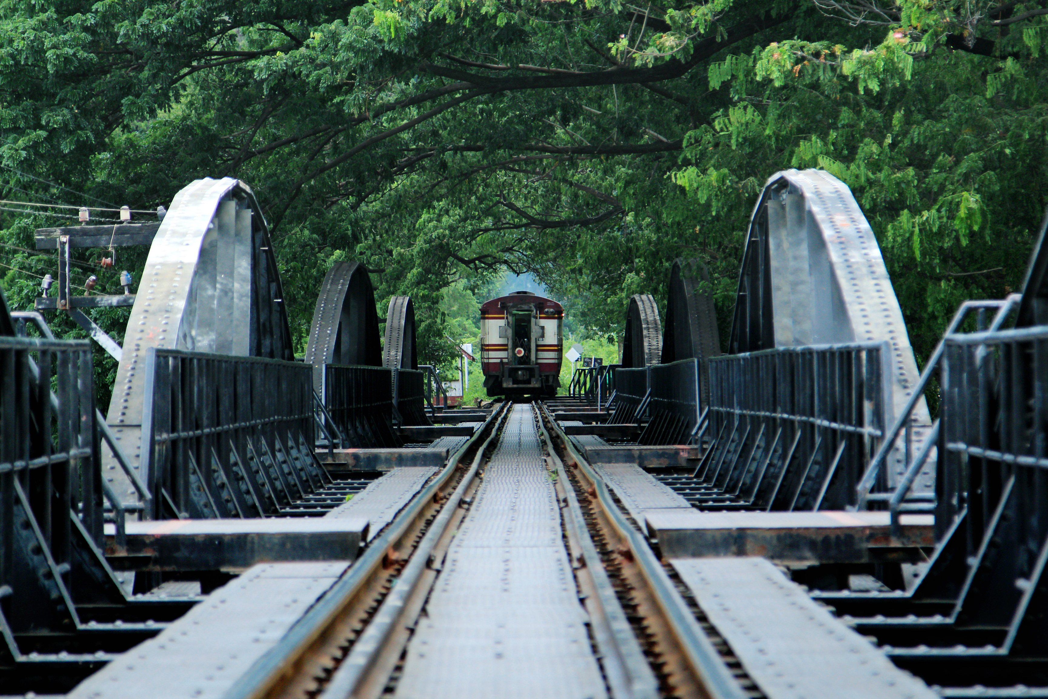 De brug over de River Kwai in Kanchanburi, Thailand