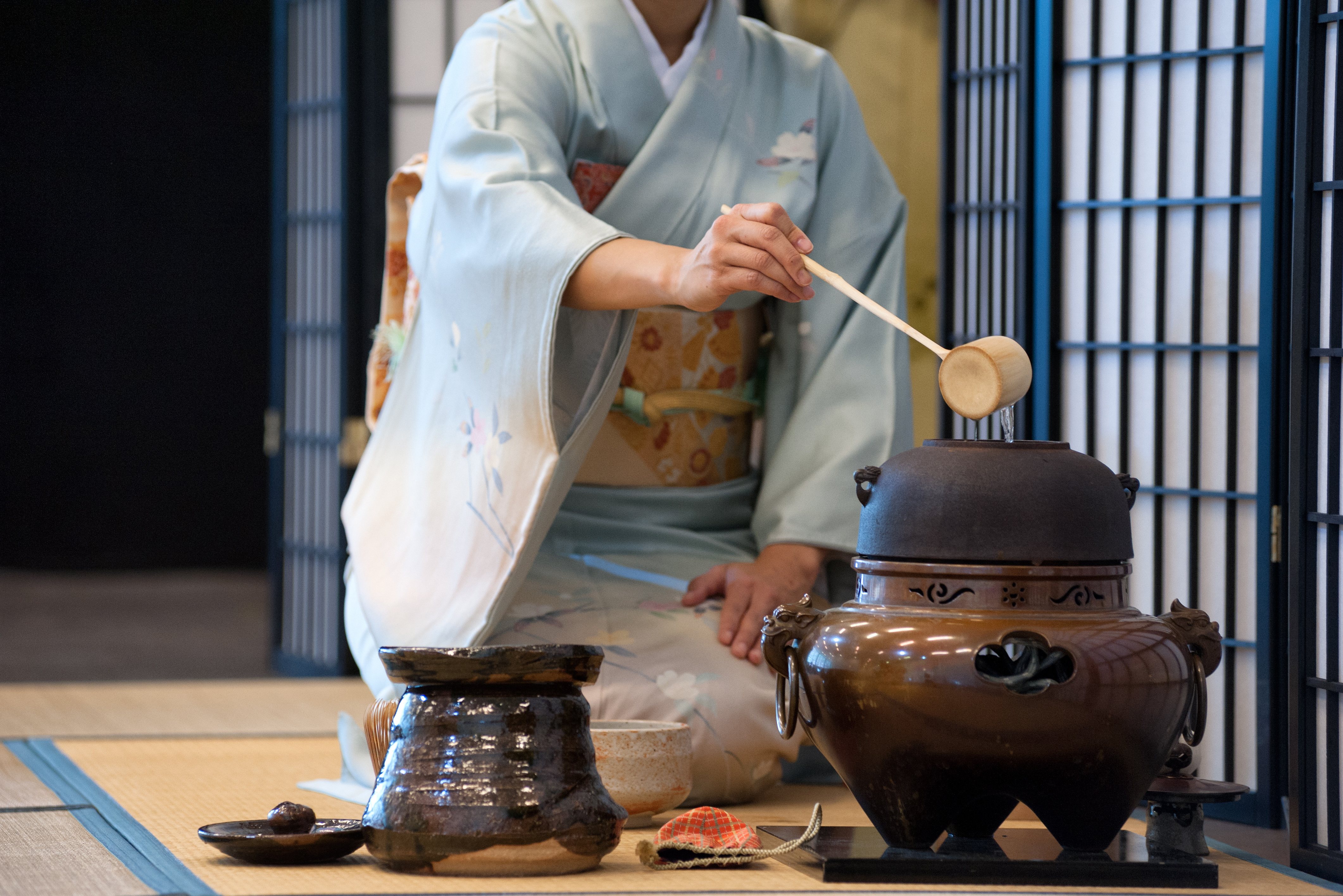 Мастер чайных церемоний. Чайные традиции Японии. Чайная церемония Чосон. Церемония чая в Японии. Чайная церемония в Японии.