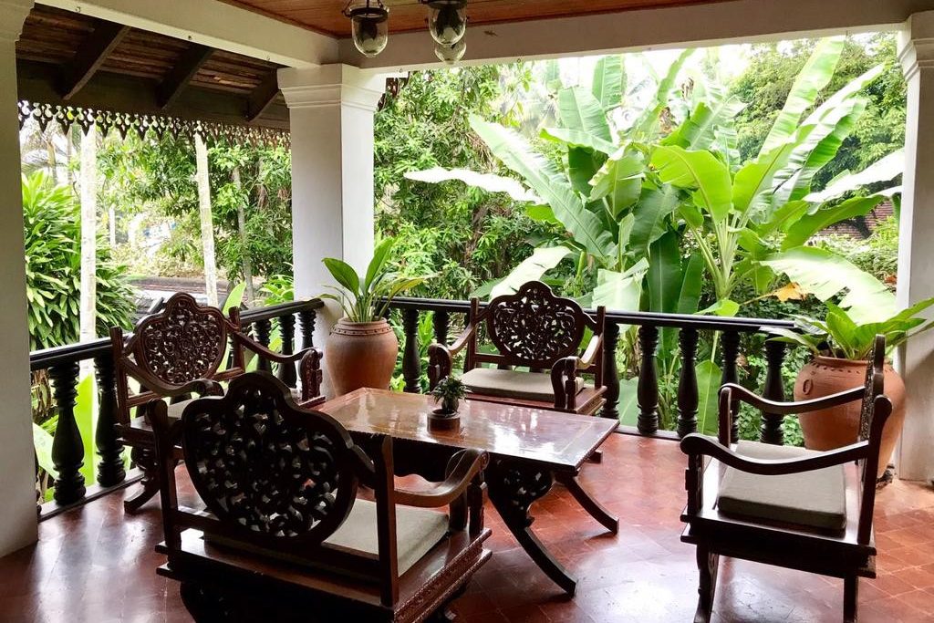 tuin van villa sant resort in laos vientiane