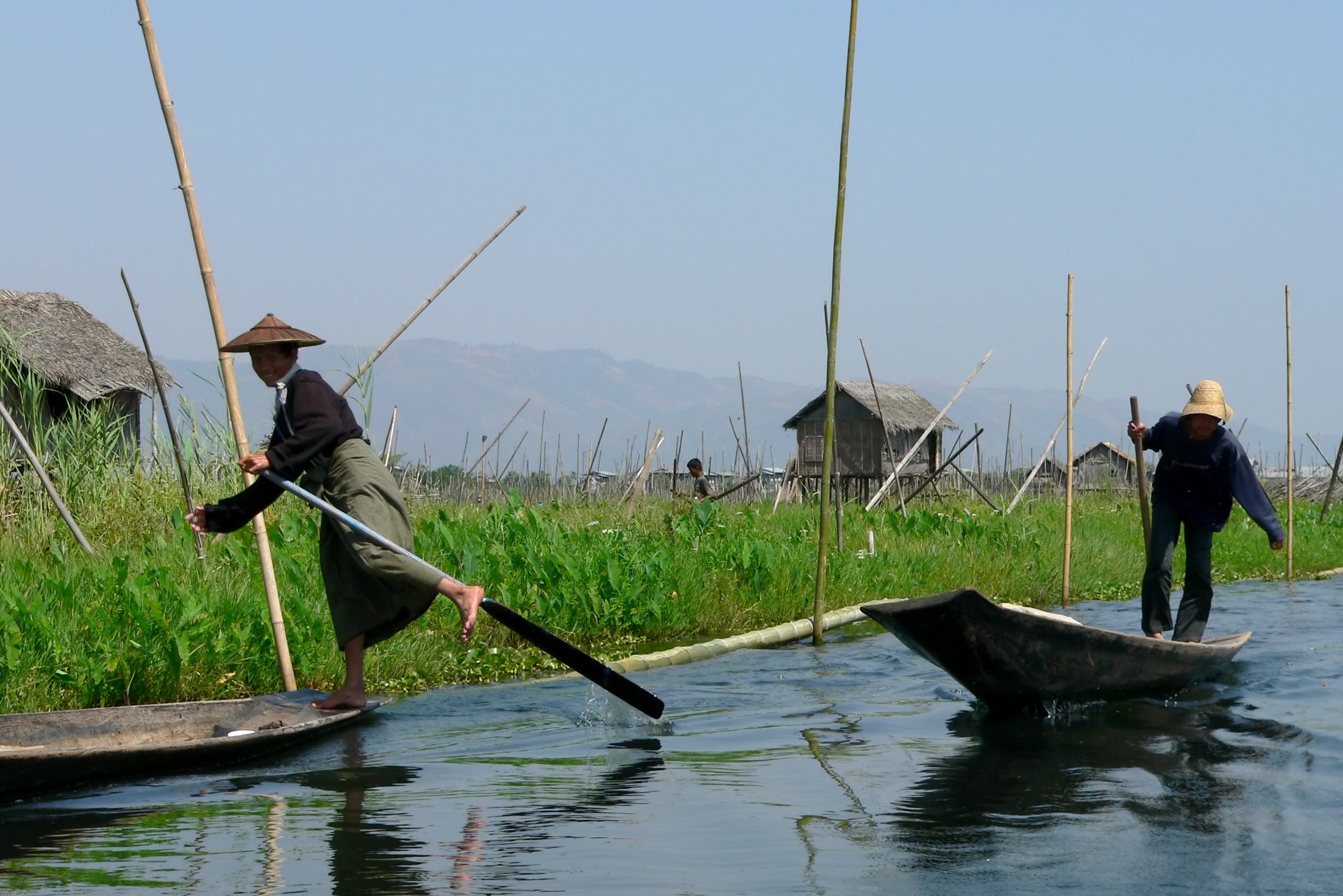 Inle Lake drijvende plantages en been roeien