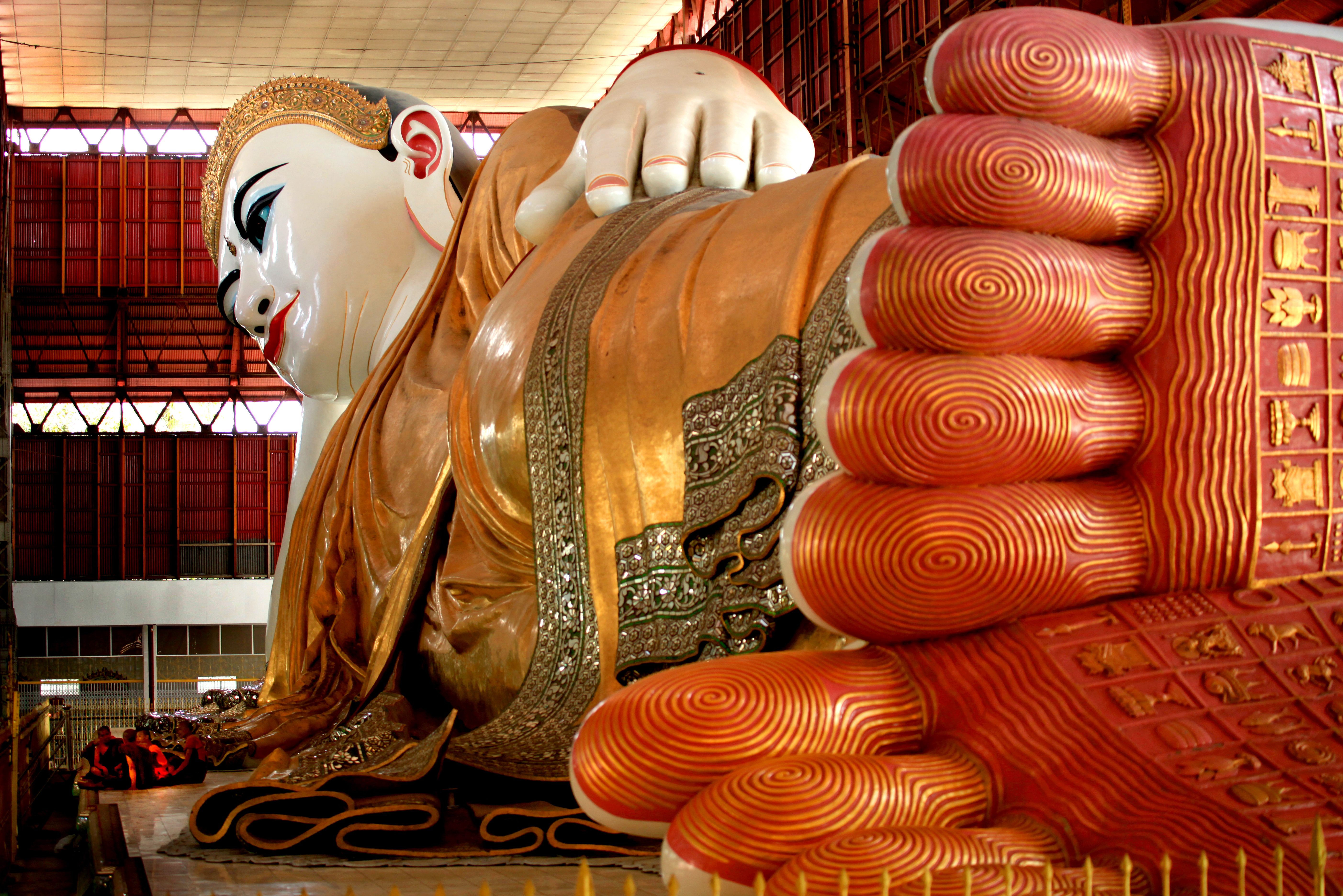 Liggende Boeddha in Yangon Myanmar Birma