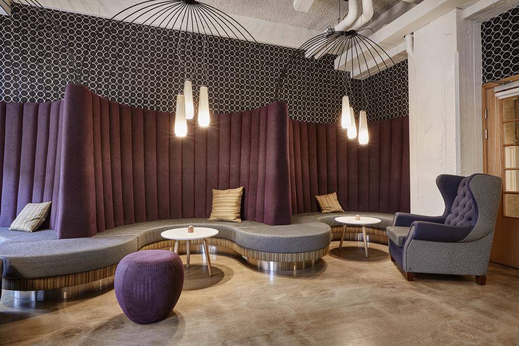 lounge van icelandair hotel reyjavik marina in ijsland