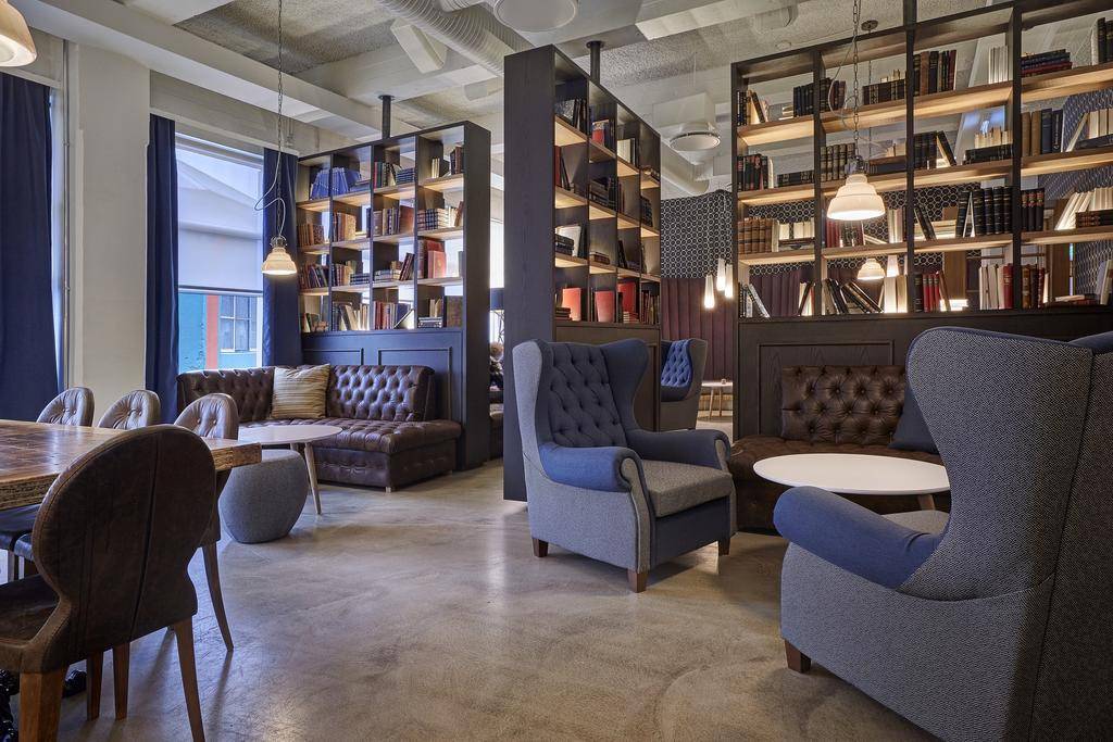 lounge van icelandair hotel reyjavik marina in ijsland