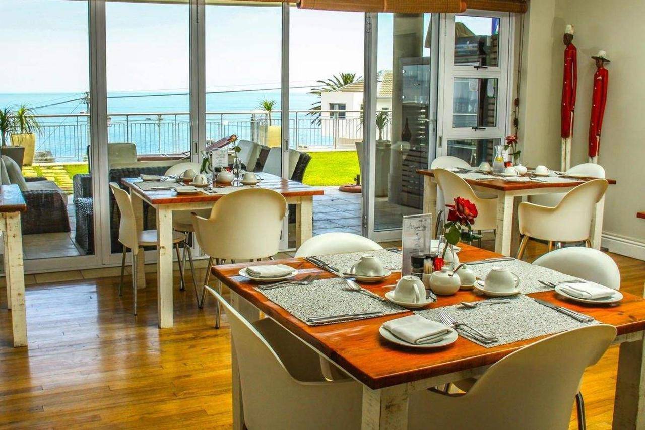 ontbijtkamer van 3 on camps bay zuid afrika